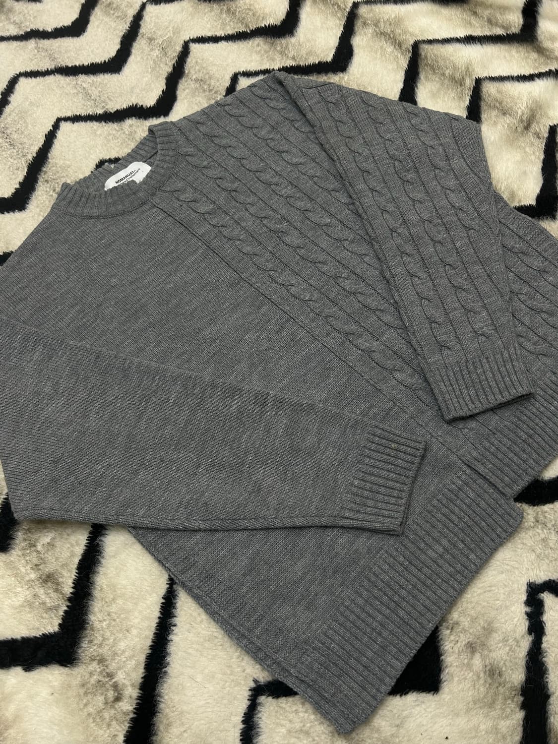 [L]노매뉴얼 비대칭 케이블 오버핏 트님 니트/그레이 상품이미지2