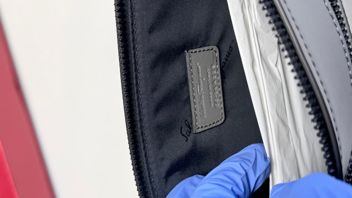 풀구성 새상품) 페라가모 간치니 투톤 클러치백 정가 968,000원  상품이미지9