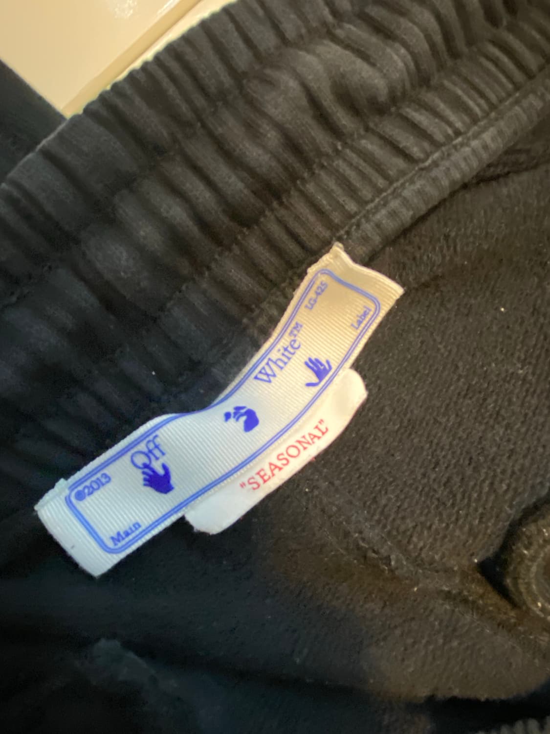 오프화이트 웨이브 아웃라인 다이애그 슬림 스웨트팬츠 블랙 상품이미지3