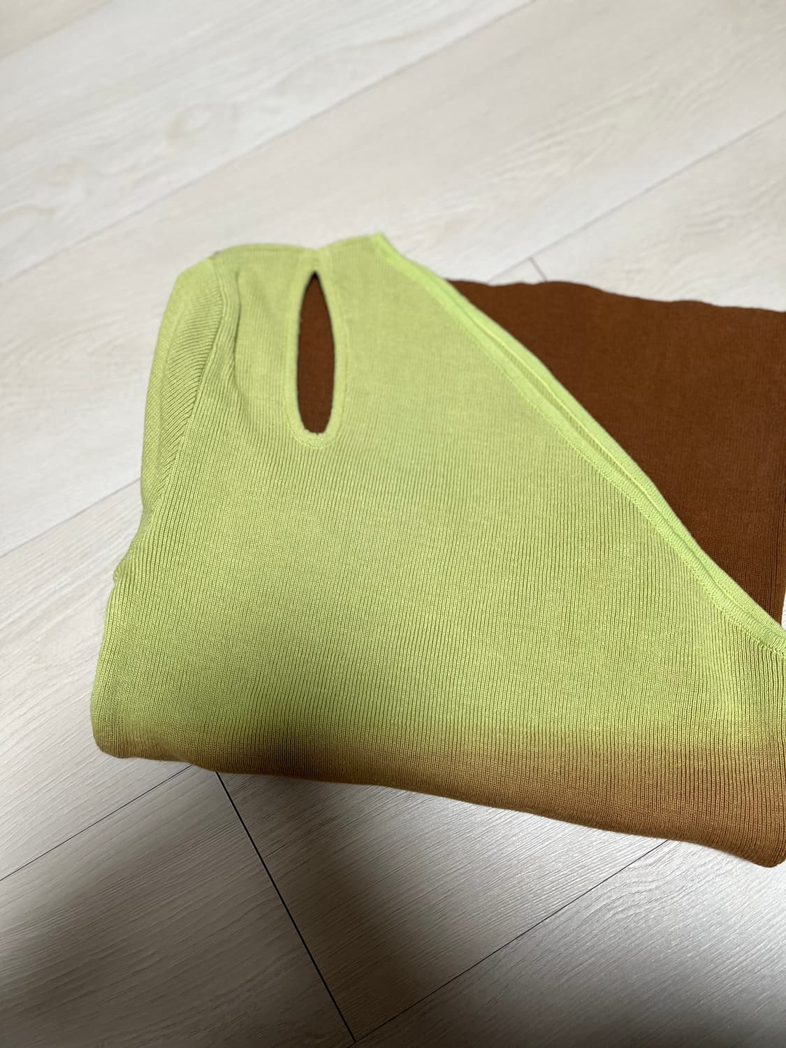 앤더슨벨 원 숄더 니트 s 상품이미지2