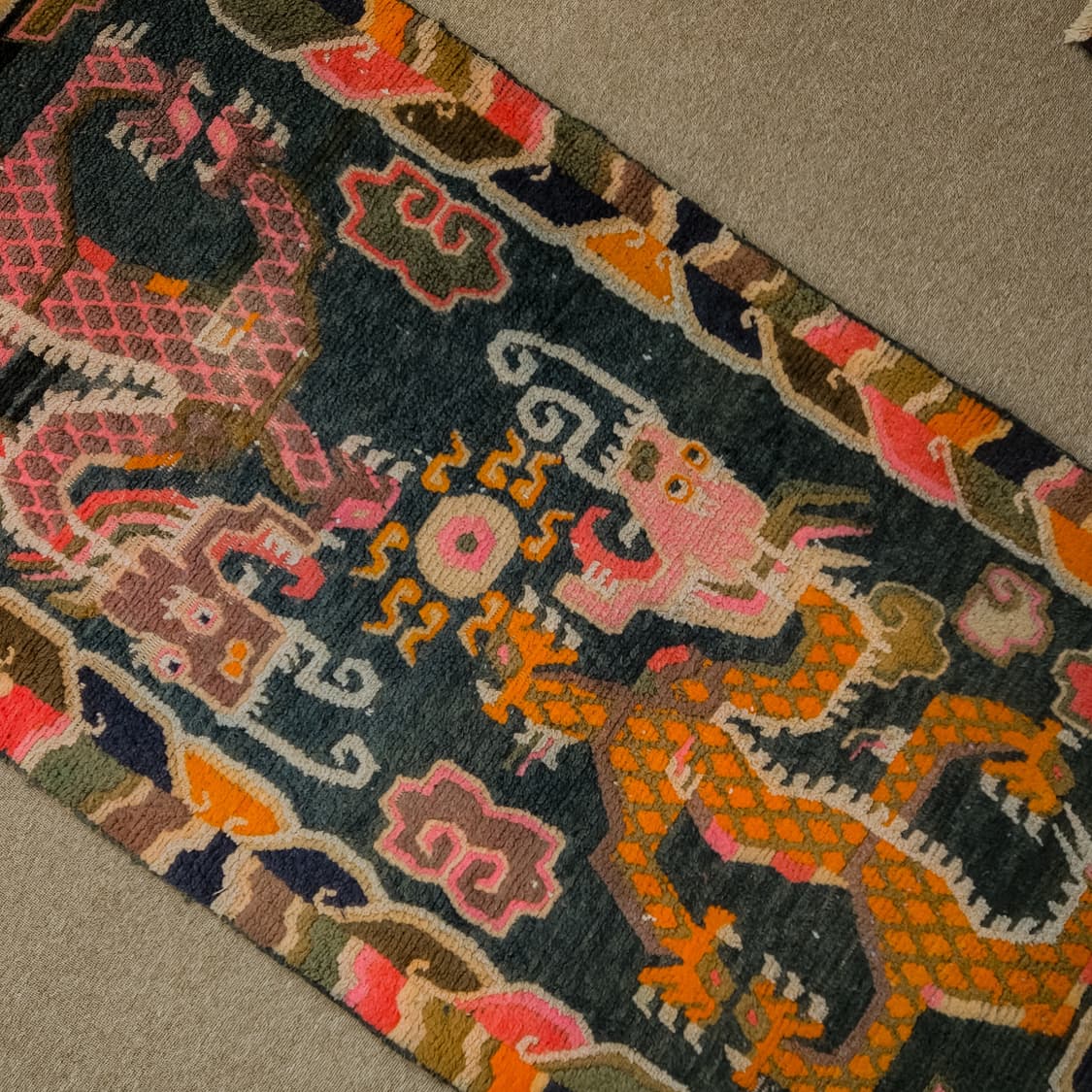Vintage Tibetan Double Dragon Rug 상품이미지4