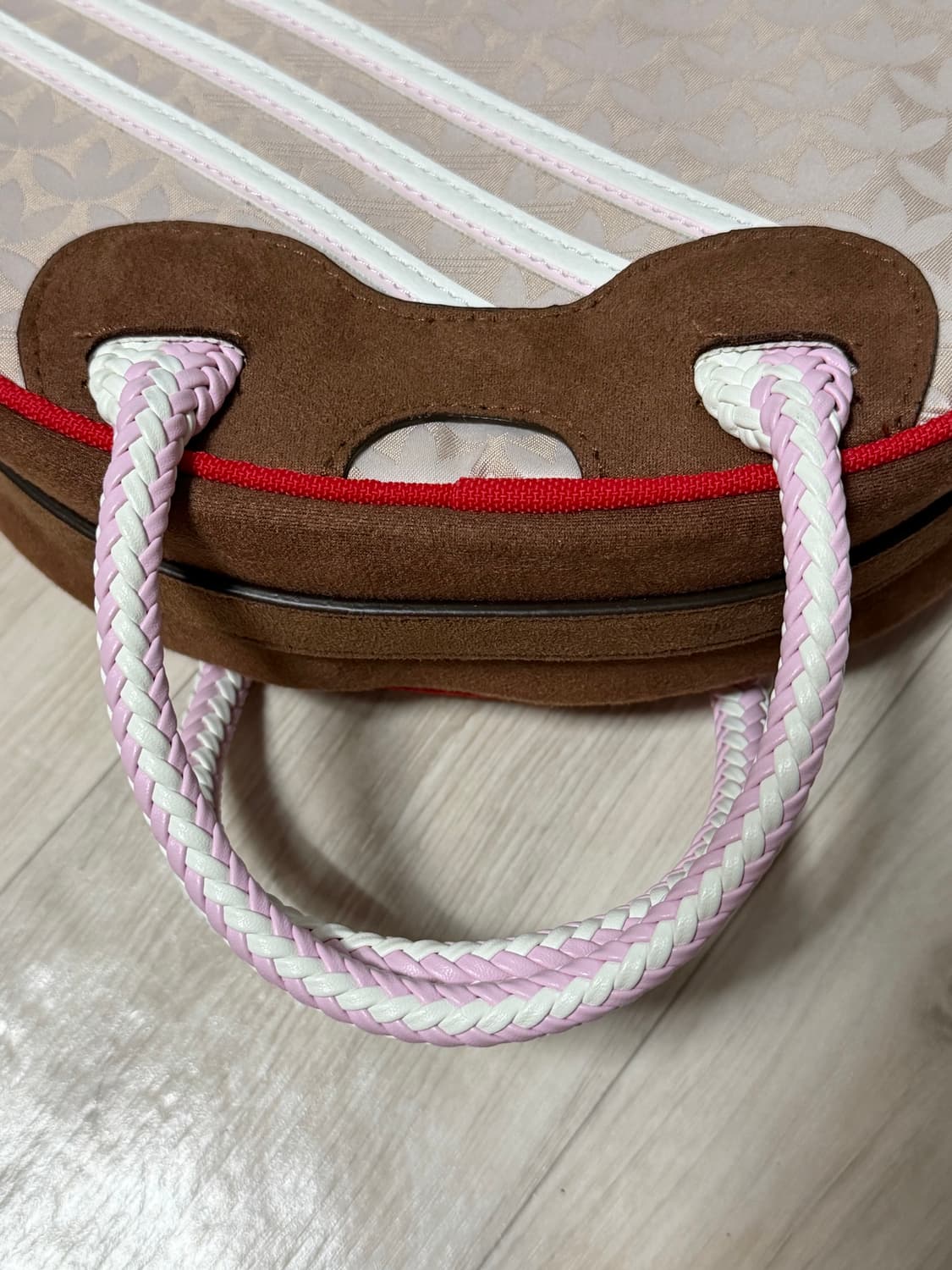 아디다스 트레포일 모노그램 자카드 스웨이드 사첼 백 상품이미지5