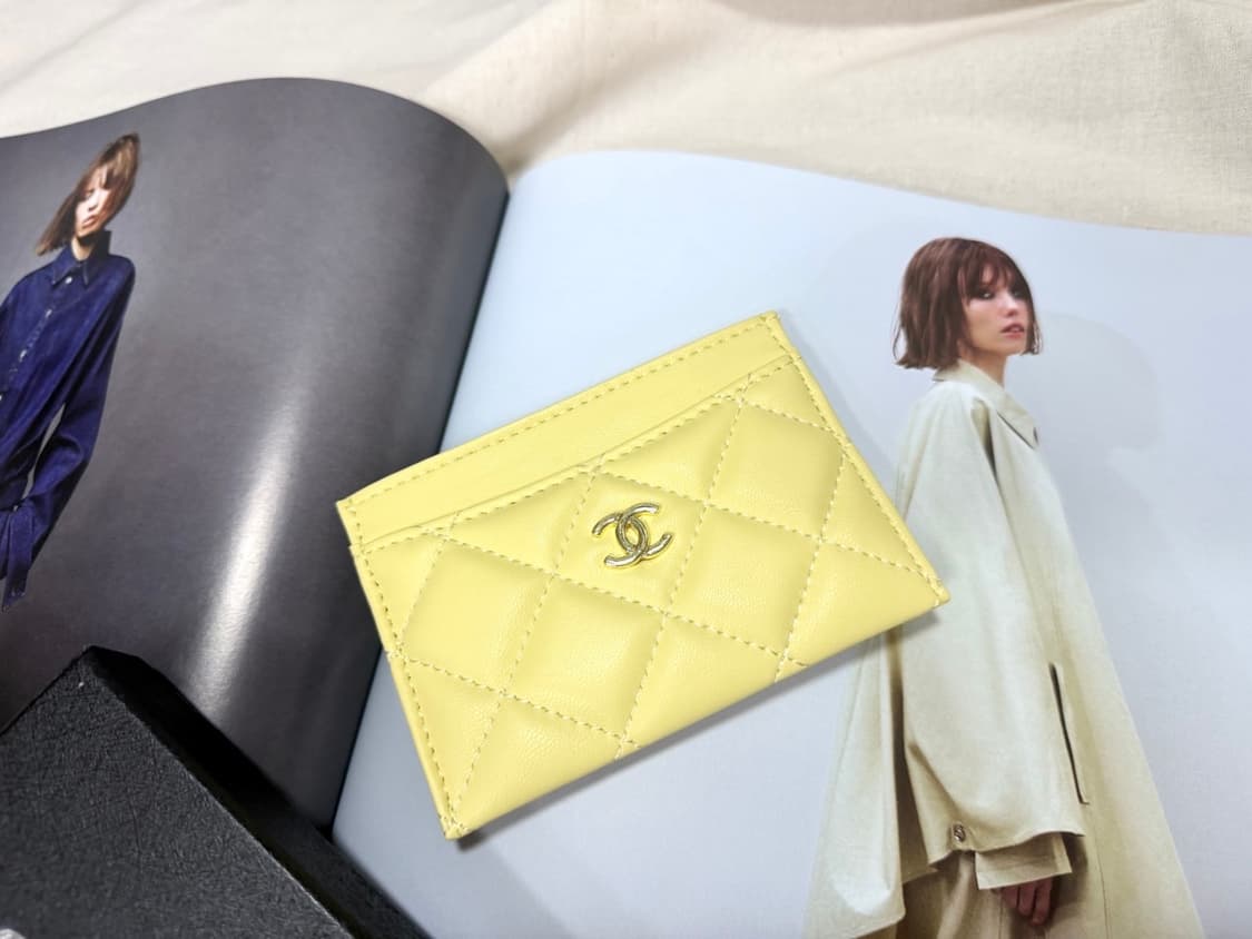 샤넬뷰티 램스킨 카드지갑 옐로우 풀박스 상품이미지3