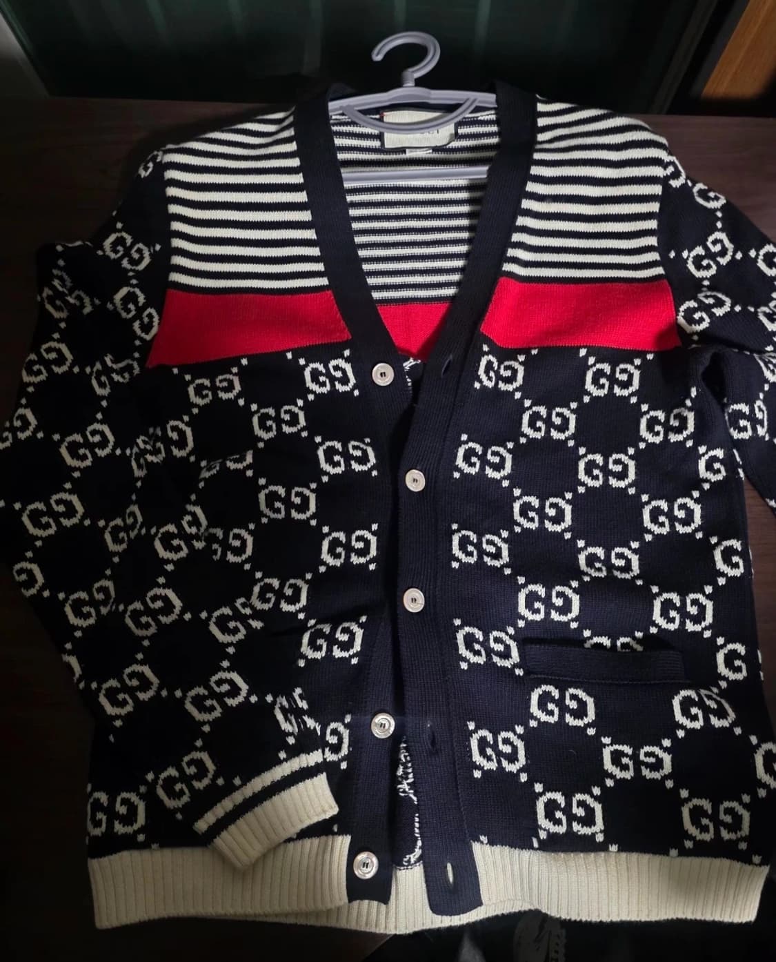 [300만원]구찌 시그니처 GG 가디건 팝니다 상품이미지2