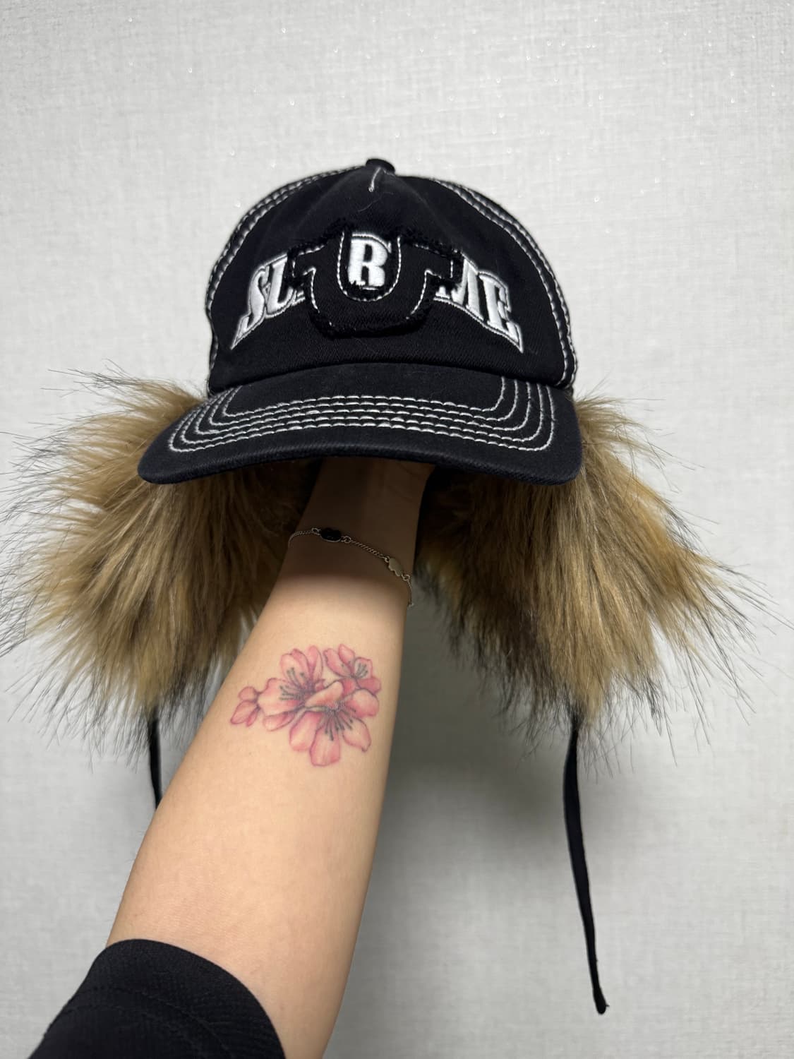 슈프림 x 트루릴리전 이어플랩 5-패널 블랙 - 25FW 상품이미지1