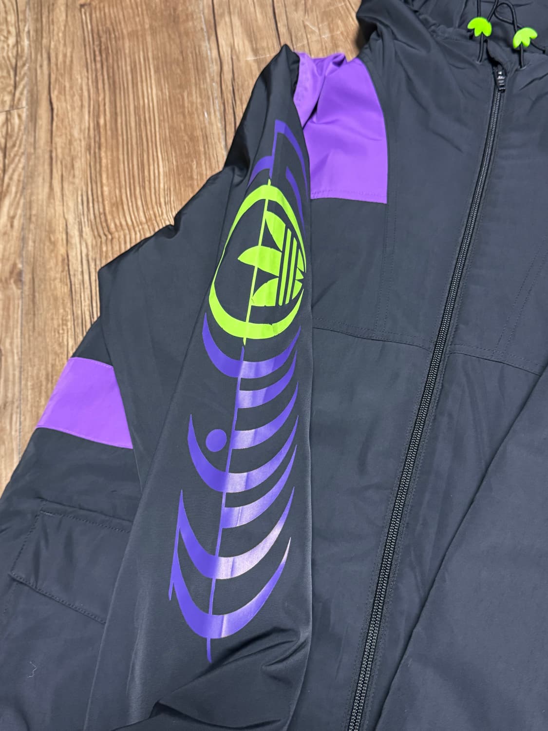 아디다스 일본판 블랙 퍼플 그린 패딩 후드 자켓 상품이미지5