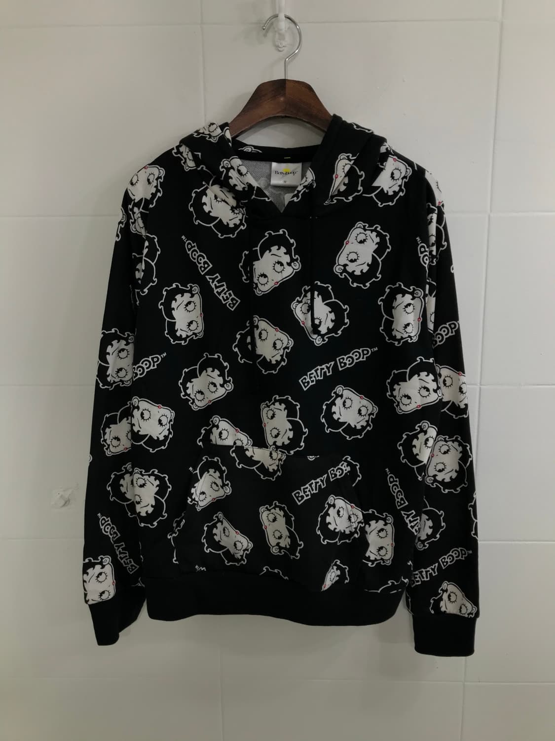 베티붑 블랙 패턴 기모 후드티 상품이미지4
