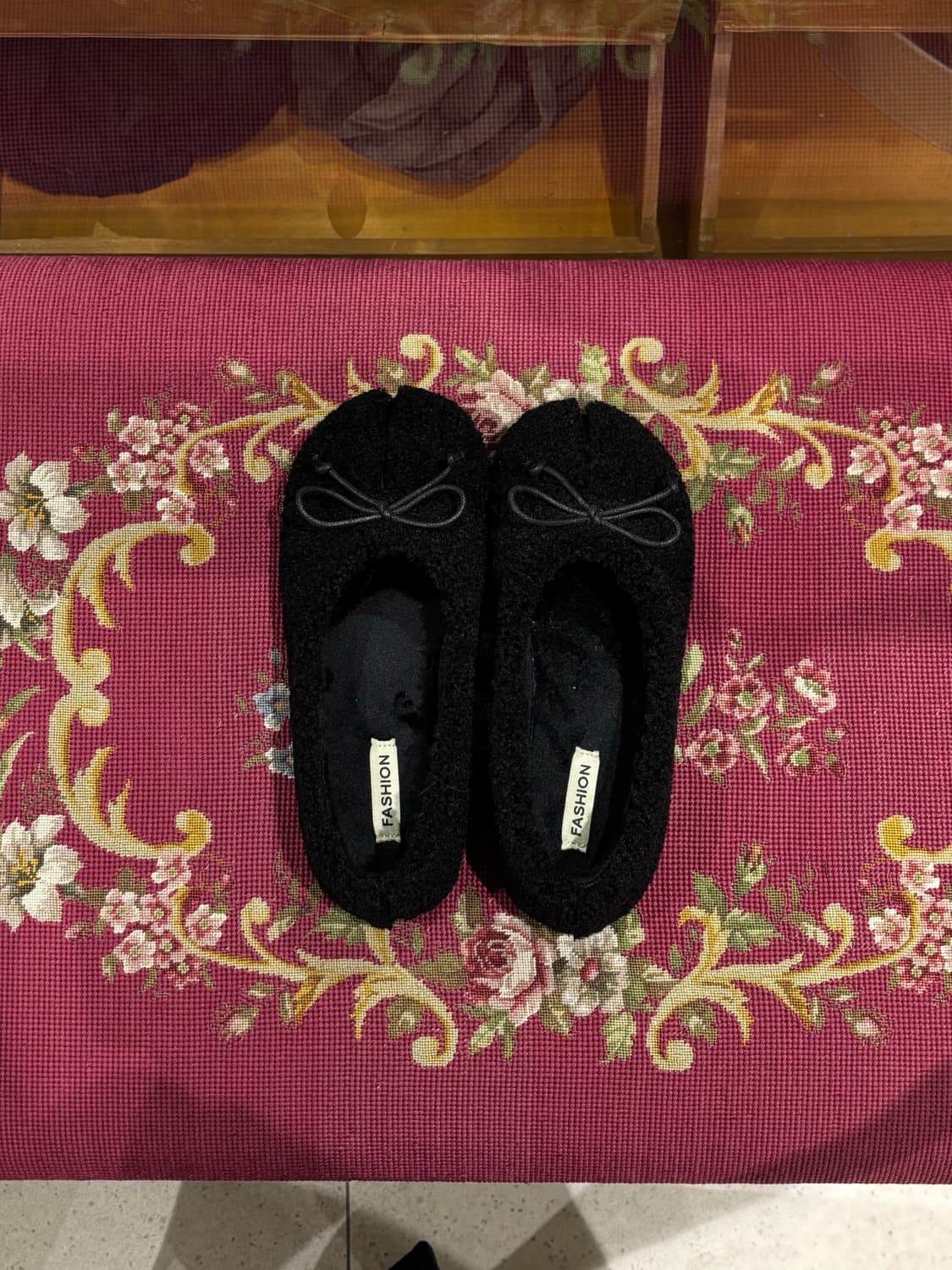 블랙 플러피 리본 플랫슈즈 상품이미지1