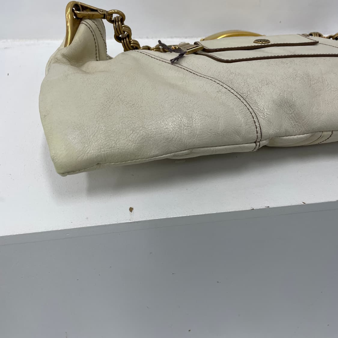 프라다 아이보리 비텔로 레더 시즌 이스트웨스트 체인 숄더백 가방 상품이미지8