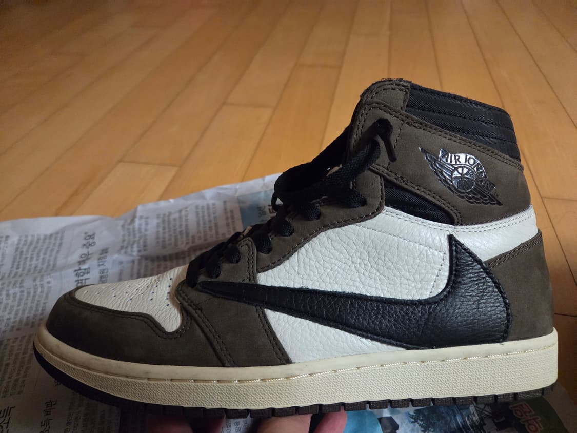 에어 조던 1 레트로 하이 OG 트래비스 스캇 상품이미지5
