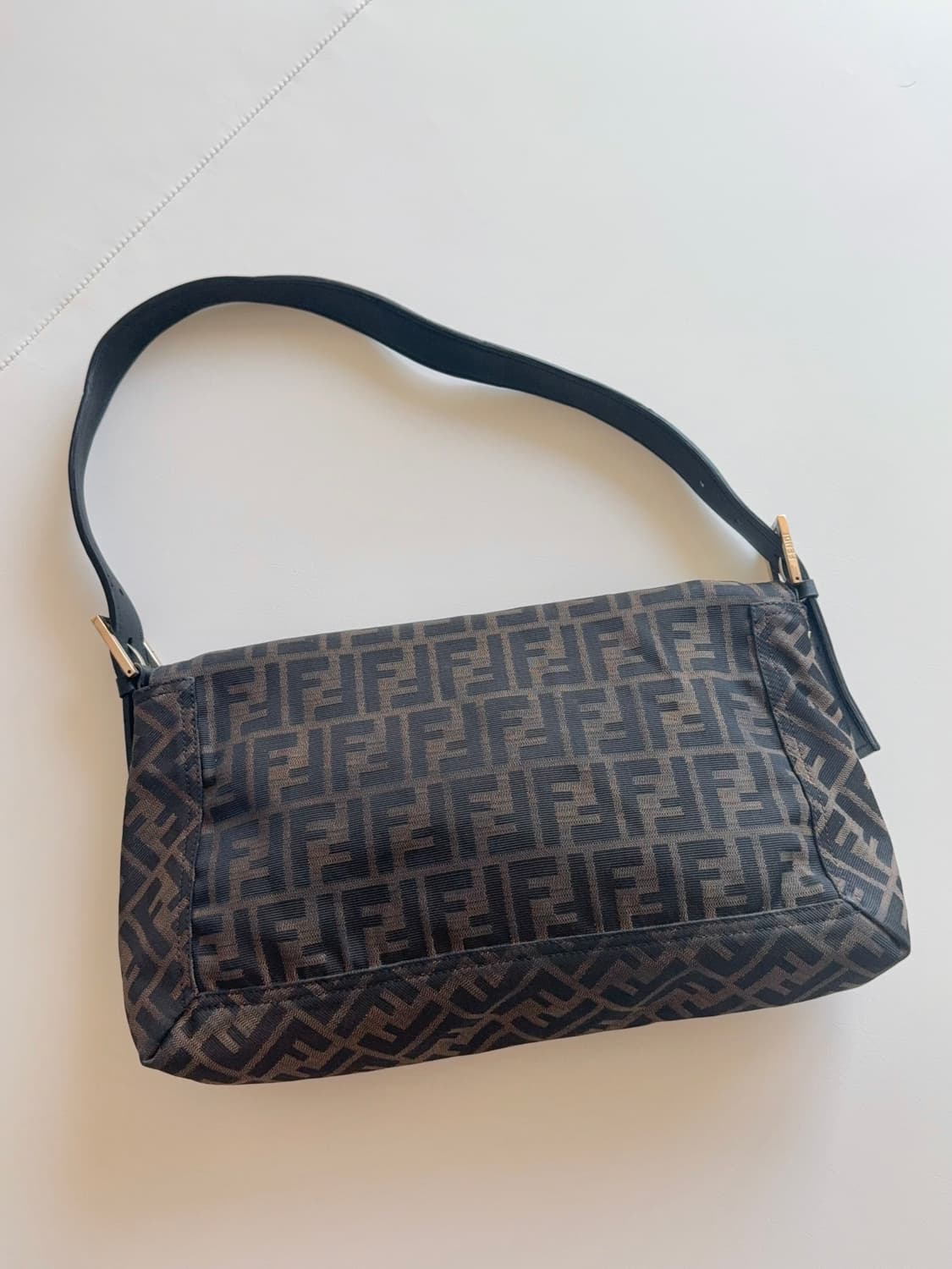 펜디 주카 바게트백 라지 상품이미지5