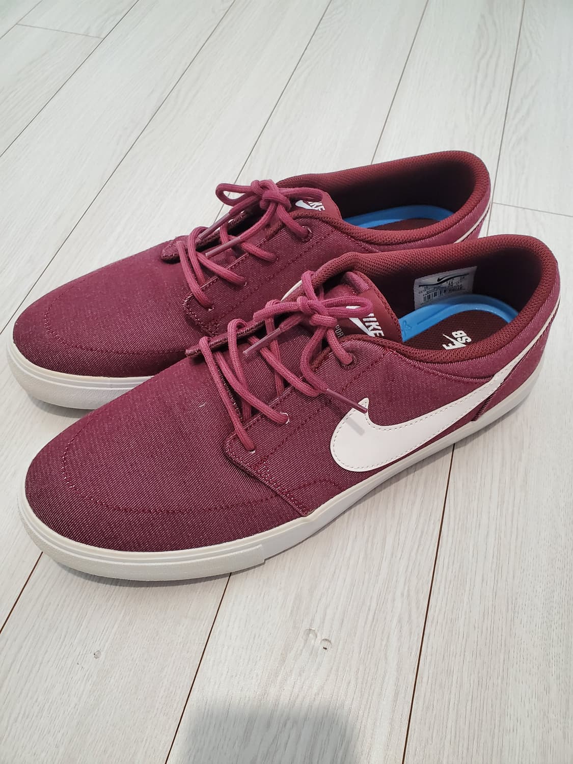 나이키 SB 솔라소프트 포트모어 II 캔버스 프리미엄 사이즈280

하단 상품이미지1