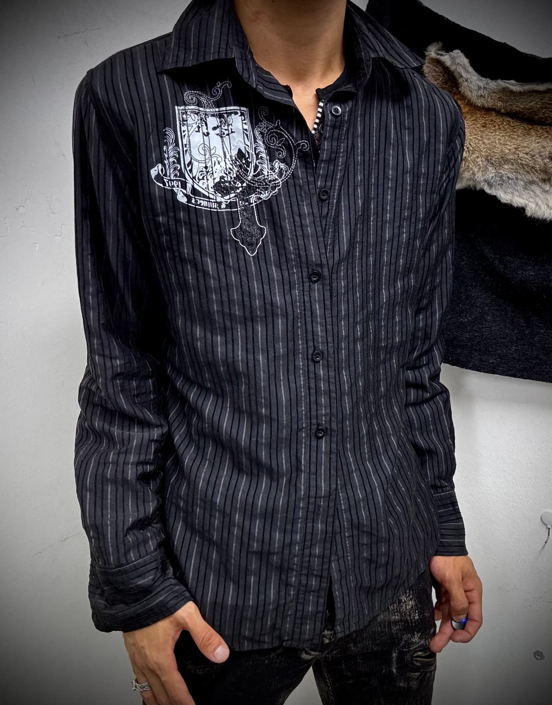 “Vintage” 00’s Gothic Cross Print Shirts 상품이미지4
