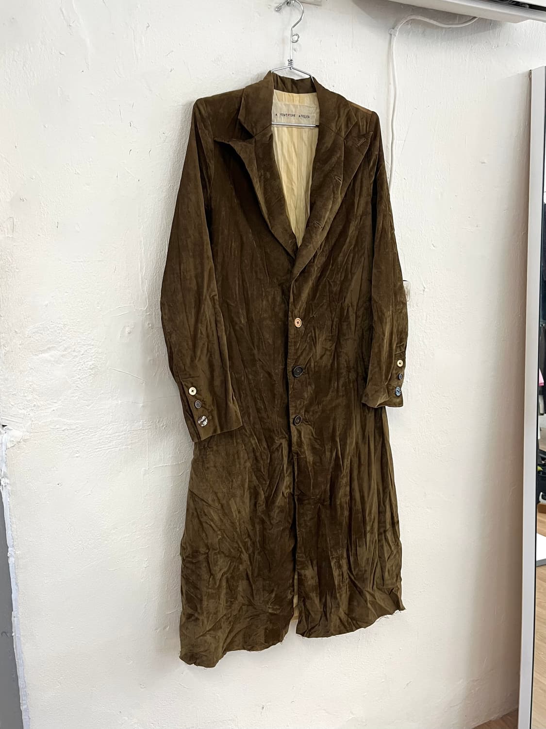 A TENTATIVE ATELIER 아티저널 벨루어 롱코트 상품이미지3