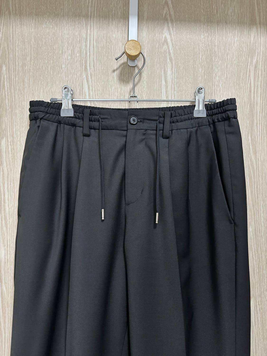 알레그리 울 투턱 밴딩 슬랙스29~31/블랙 상품이미지3