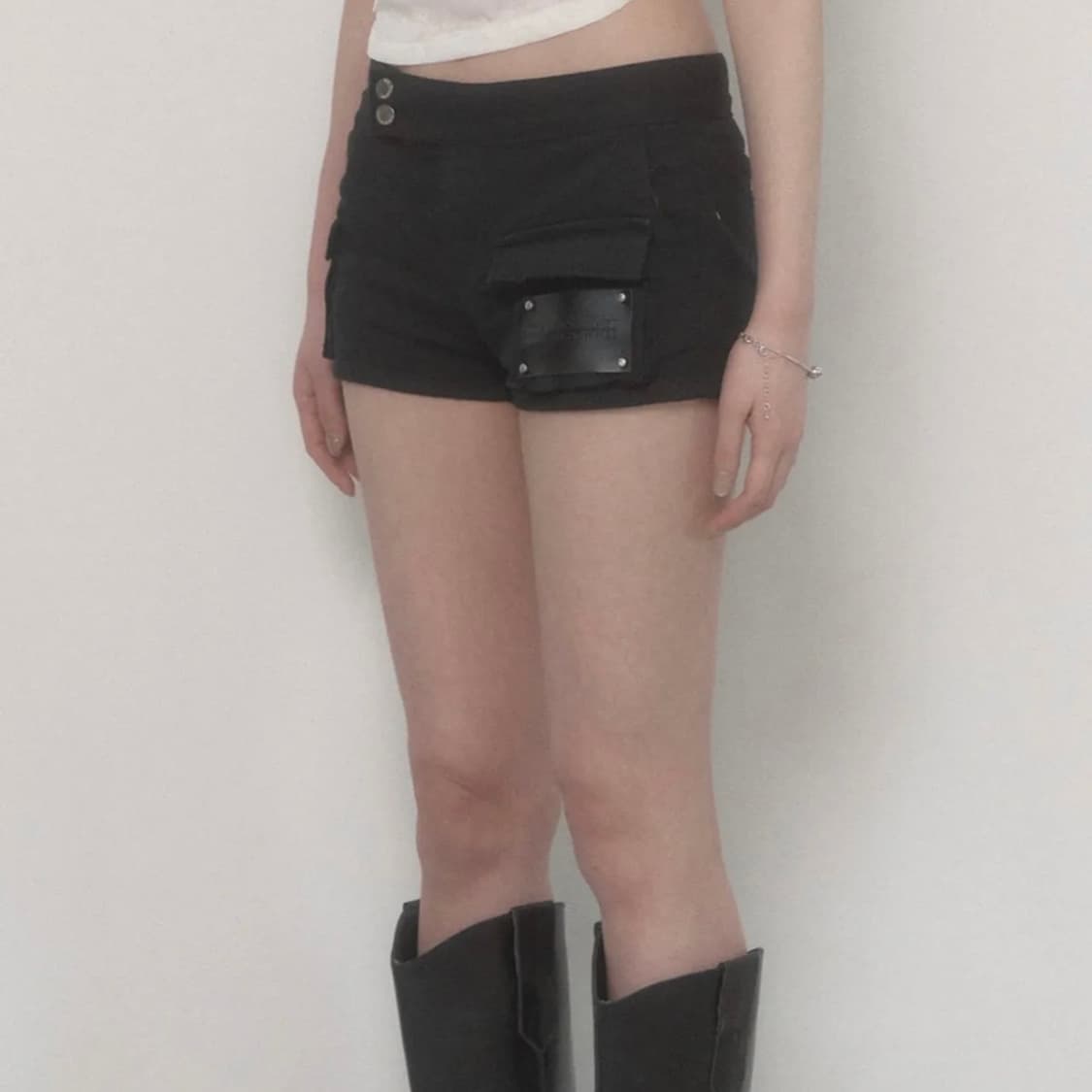 에트오소메 Leather Patch Cargo Short Pants 상품이미지3