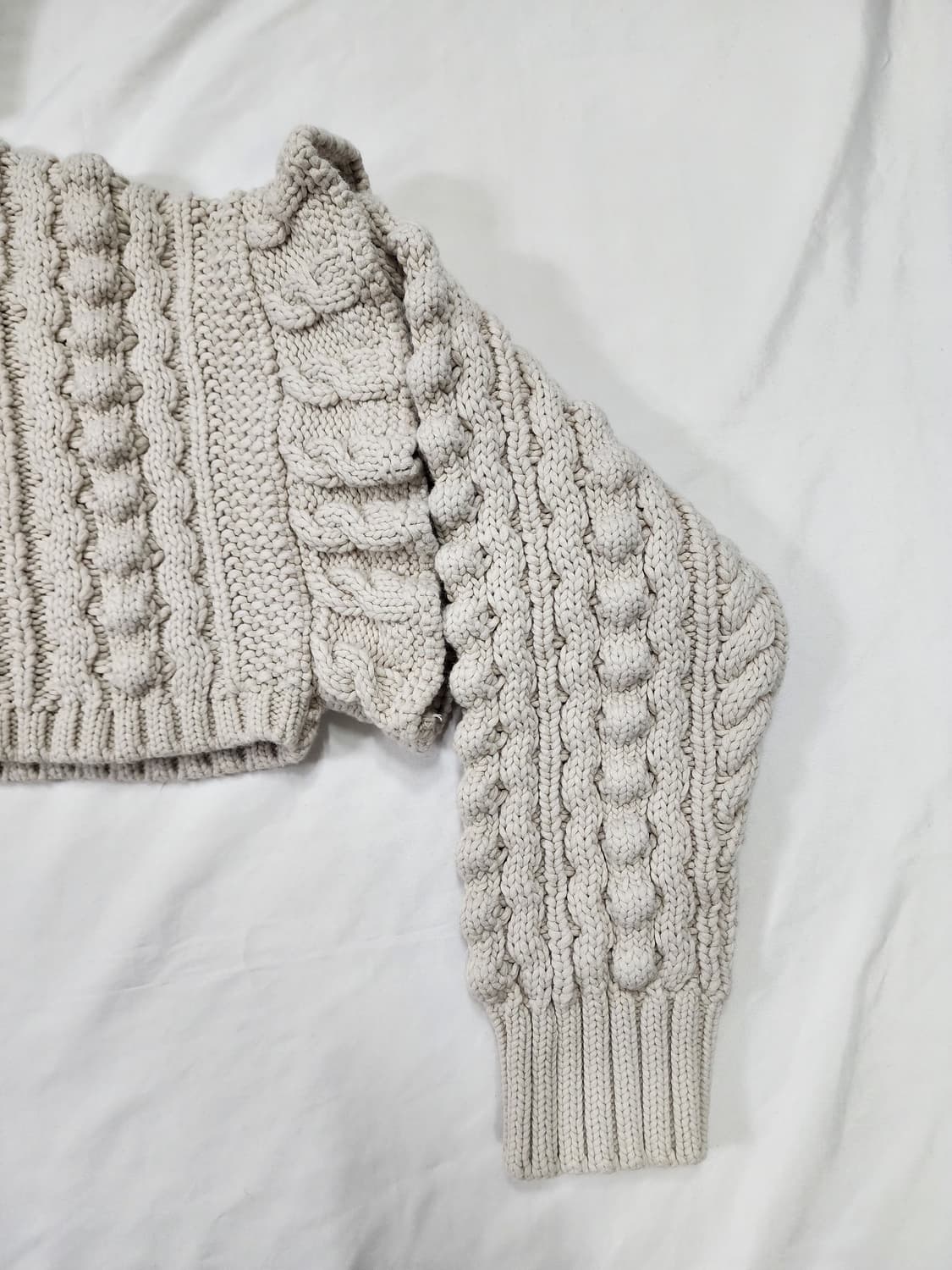 코스 아이보리 꽈배기 크롭 니트 탑 상품이미지5