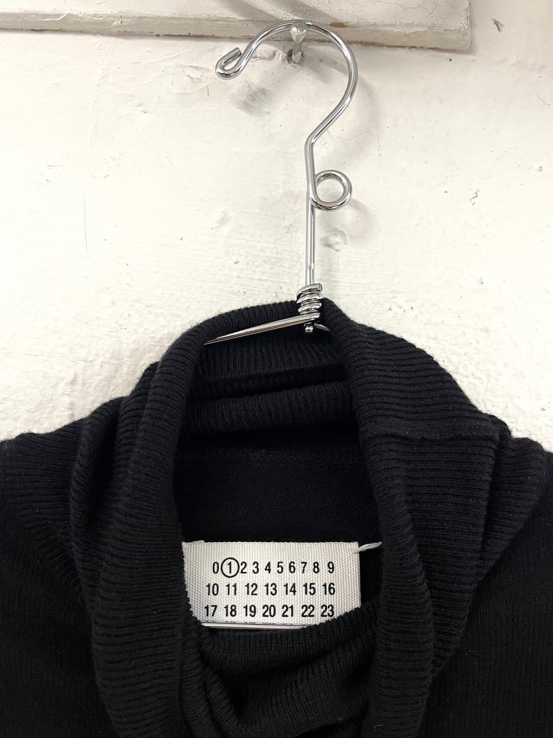 마틴 마르지엘라 2008FW 컬렉션 아카이브 파워 숄더 폴라 니트 상품이미지6