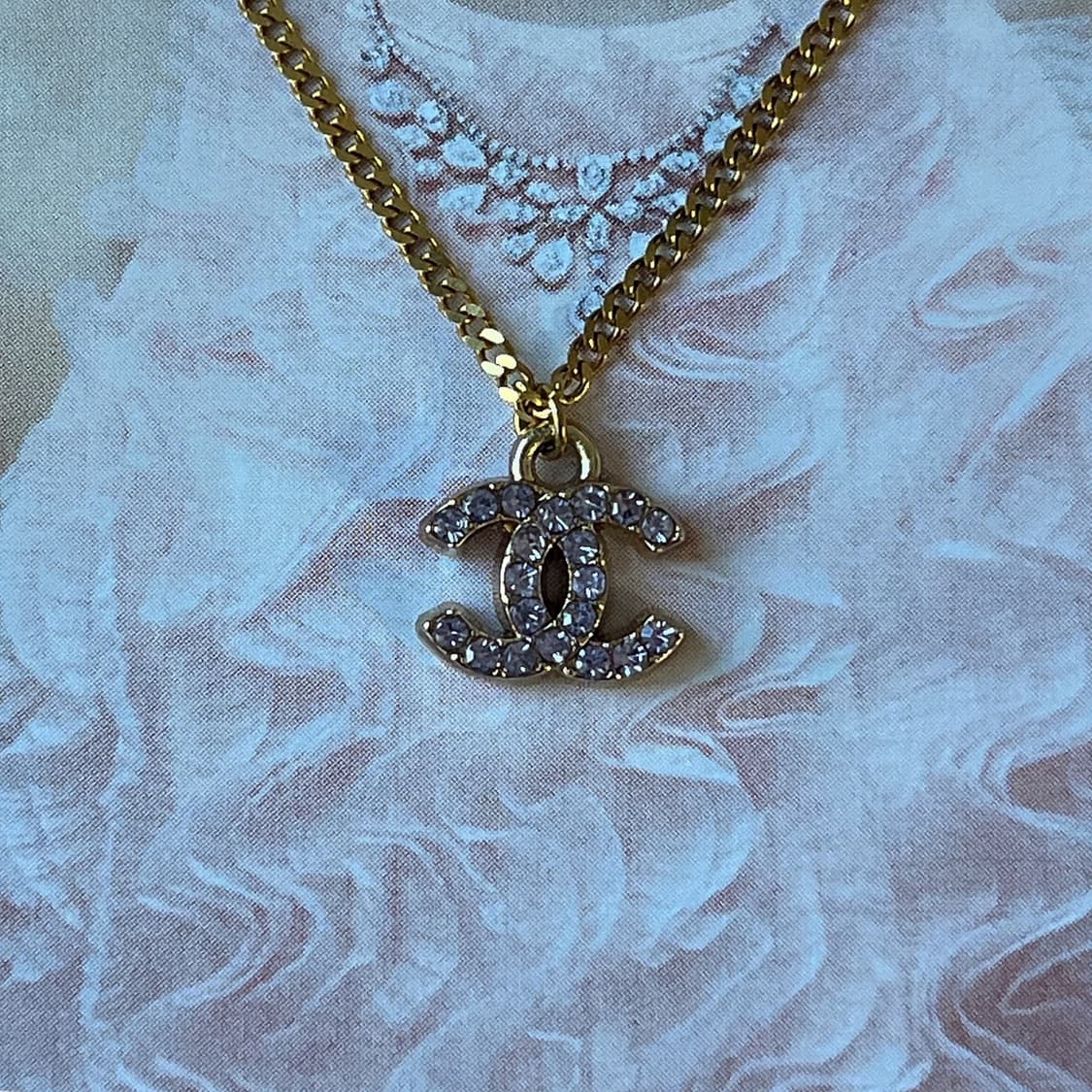 [한정컬러] 샤넬 라벤더 크리스탈 로고 업사이클링 골드 목걸이 상품이미지2