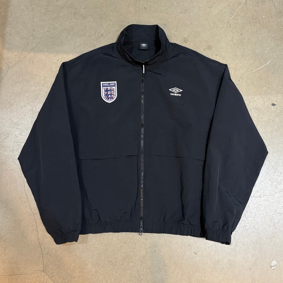 105 엄브로 잉글랜드 블랙 바람막이 상품이미지2