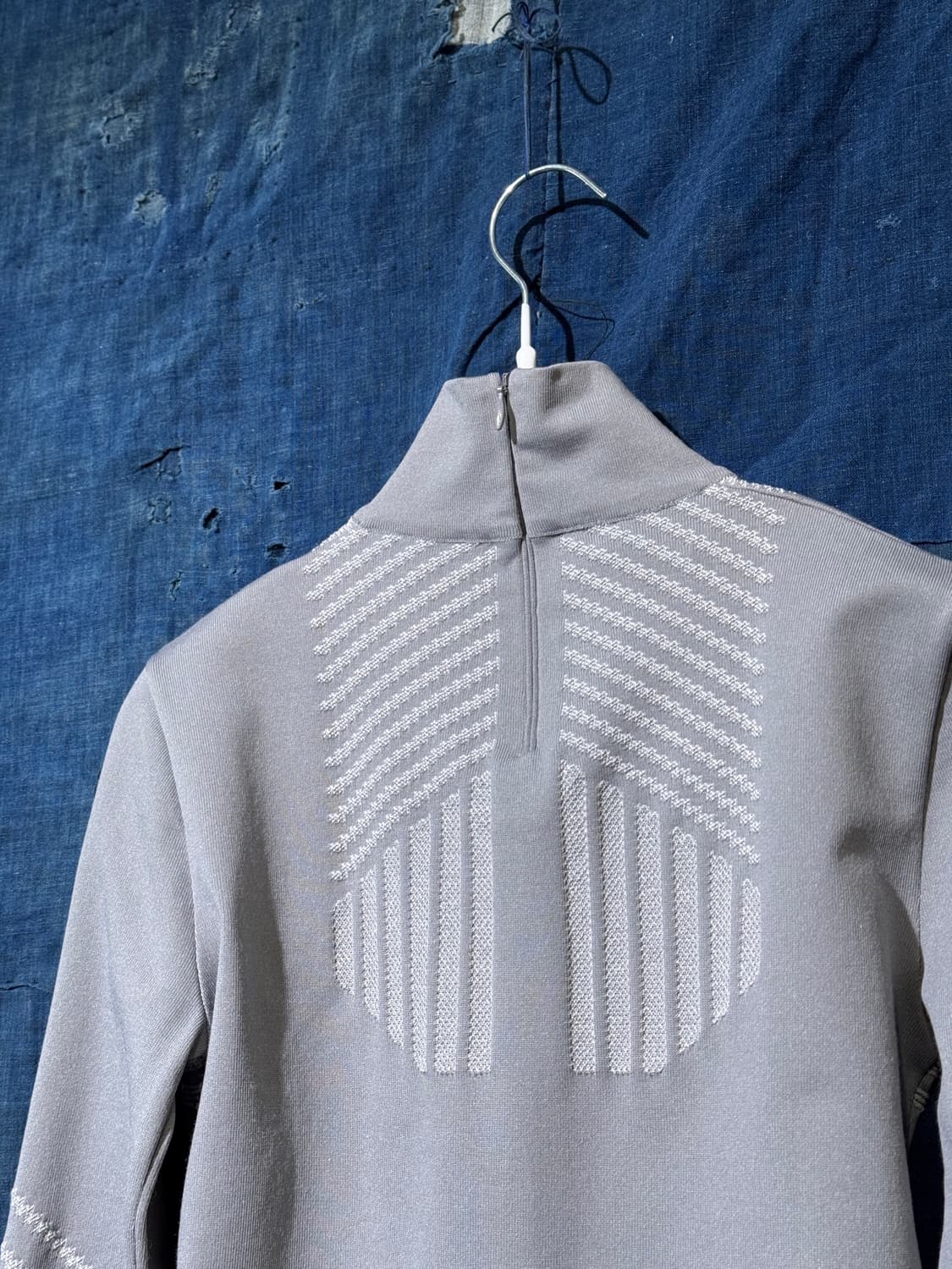 44 ) PRADA Embossed Techno Mock-Neck L/S 상품이미지7