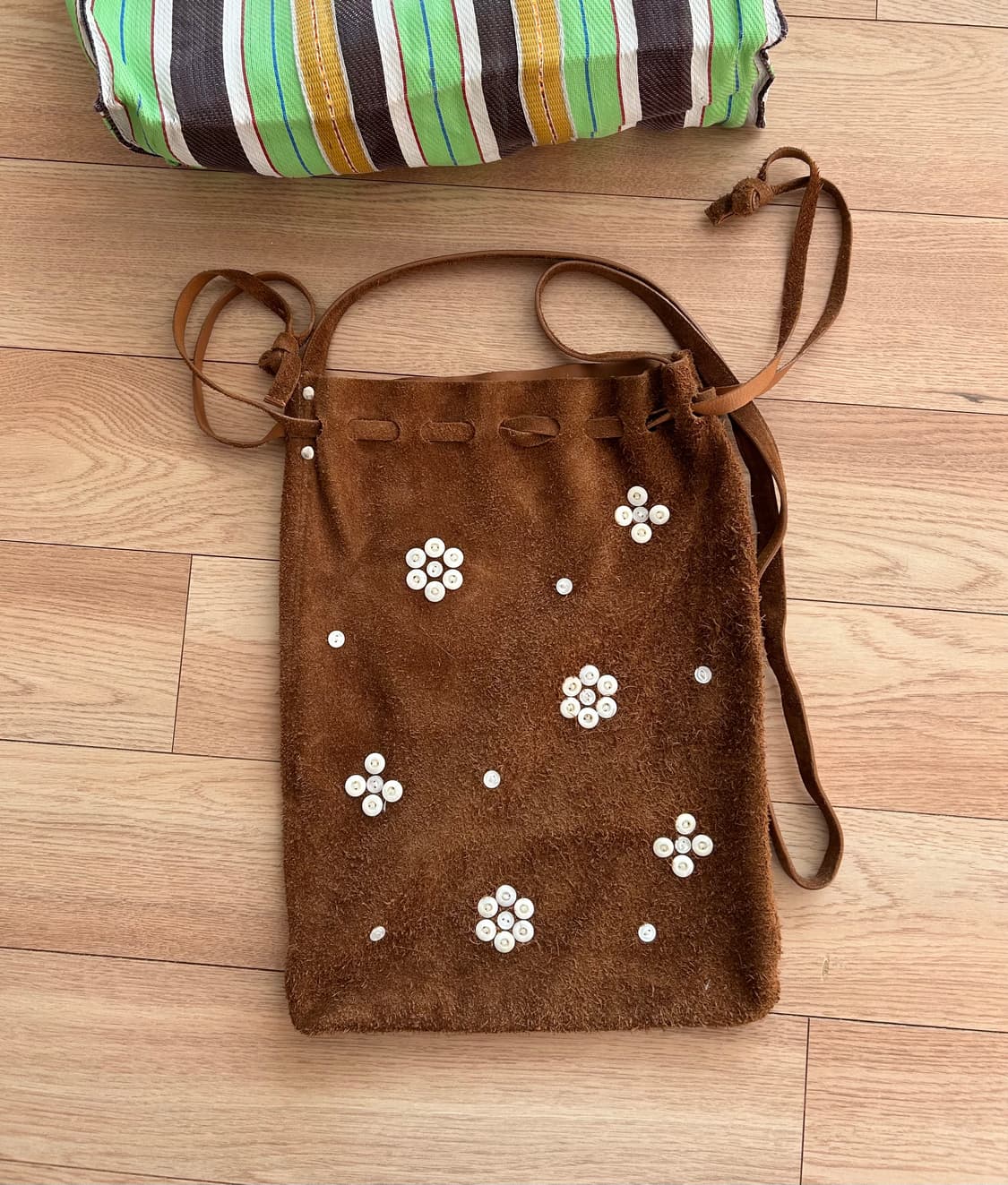 Bode 보디 스웨이드 펄 크로스백 상품이미지2