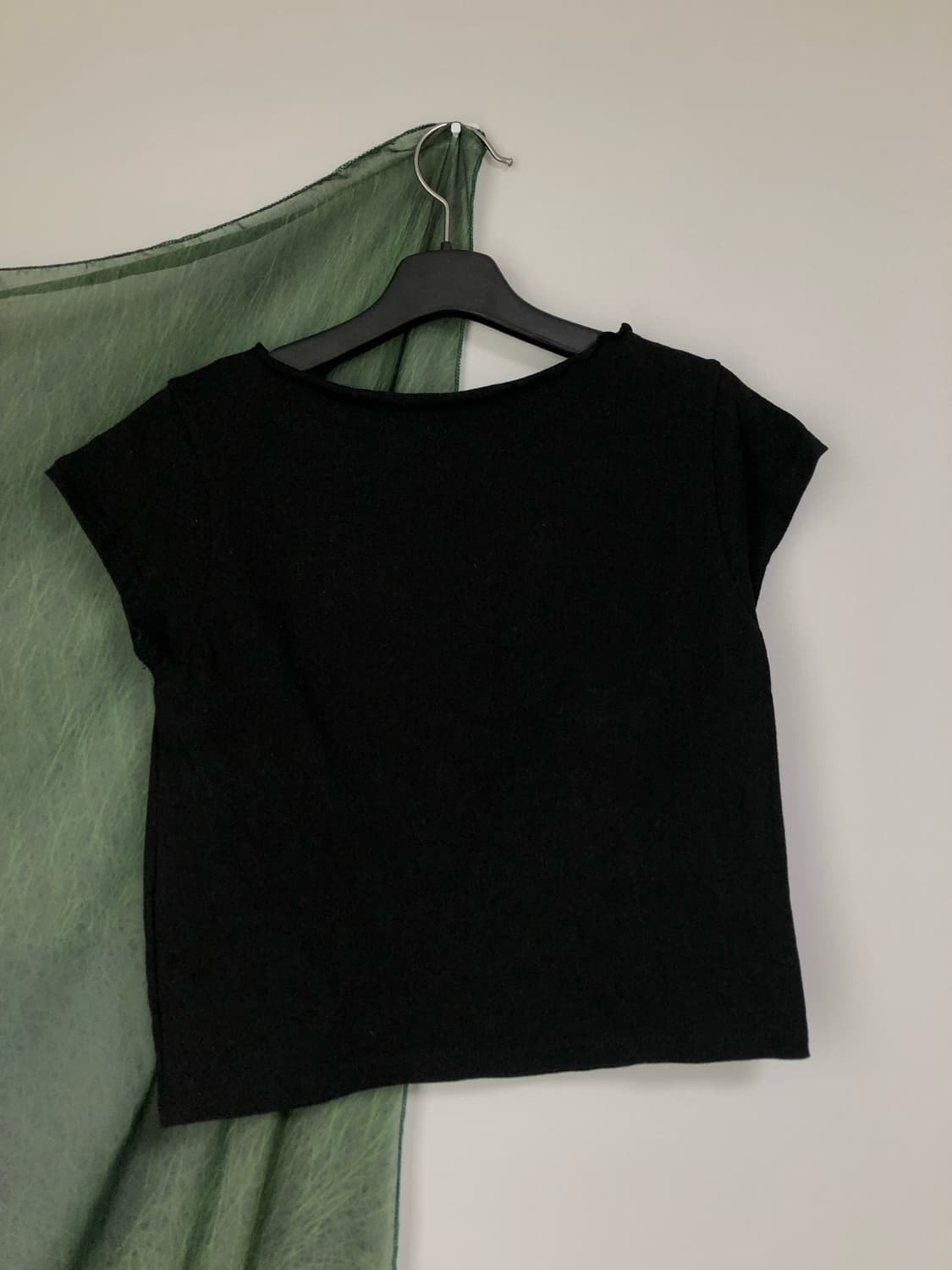 릿킴 ruffle boat neck tee (black) 상품이미지2