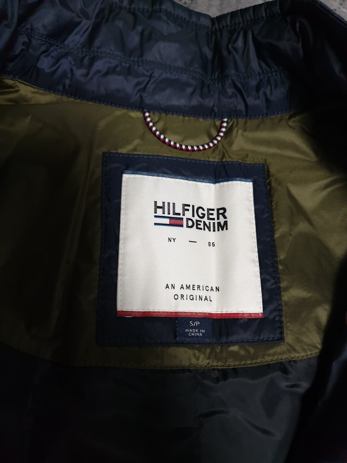 타미힐피거데님 아메리칸 빈티지 퀄트 스몰로고 경량자켓 네이비 (S) 상품이미지3