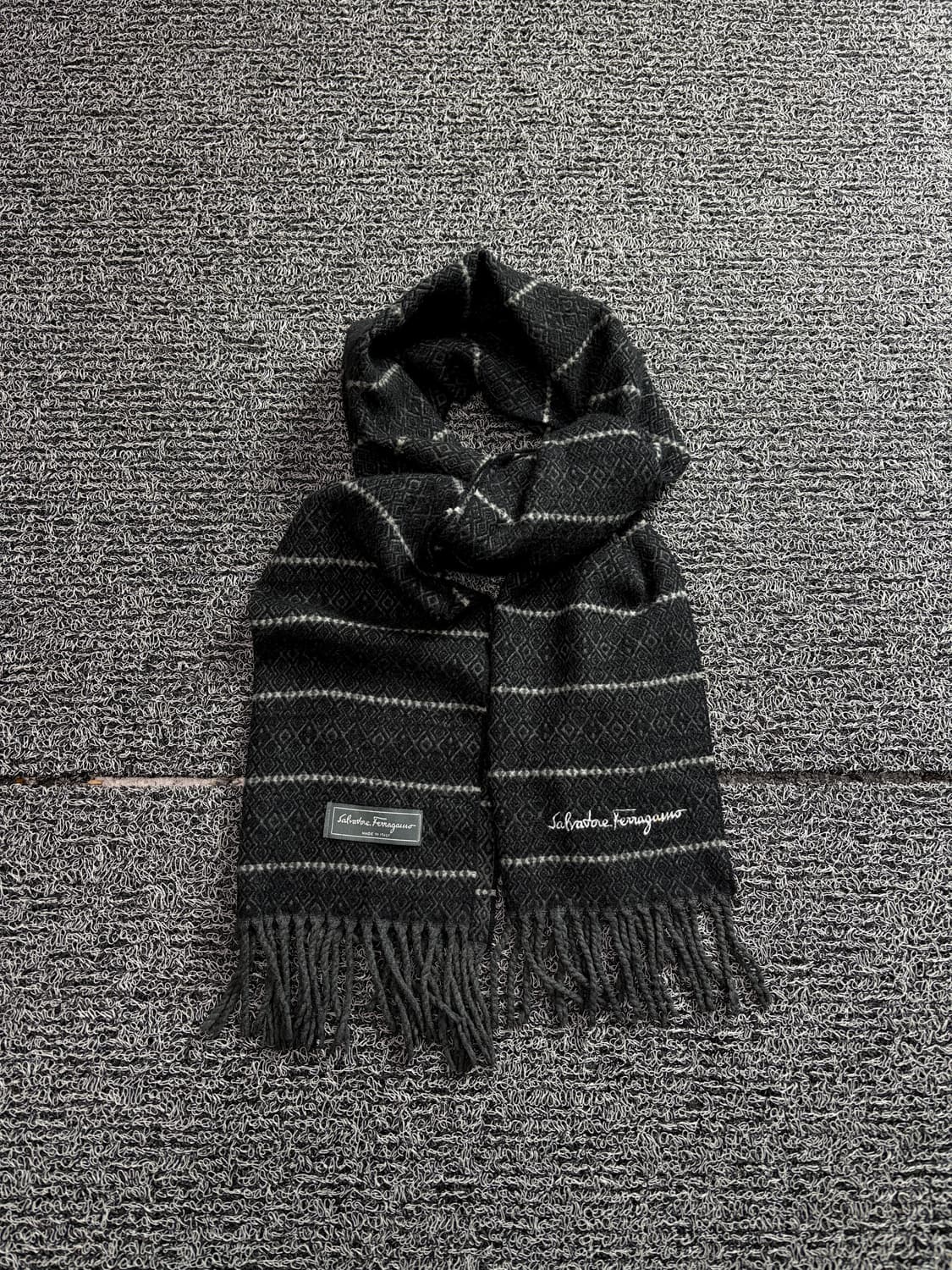 페레가모 이태리 아카이브 패턴 머플러 1573 상품이미지1