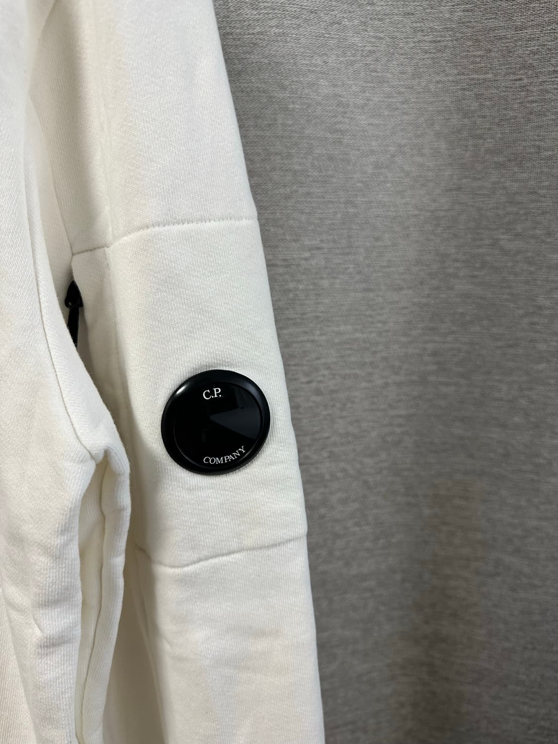 CP컴퍼니 렌즈와펜 맨투맨 화이트 (XL) 상품이미지4