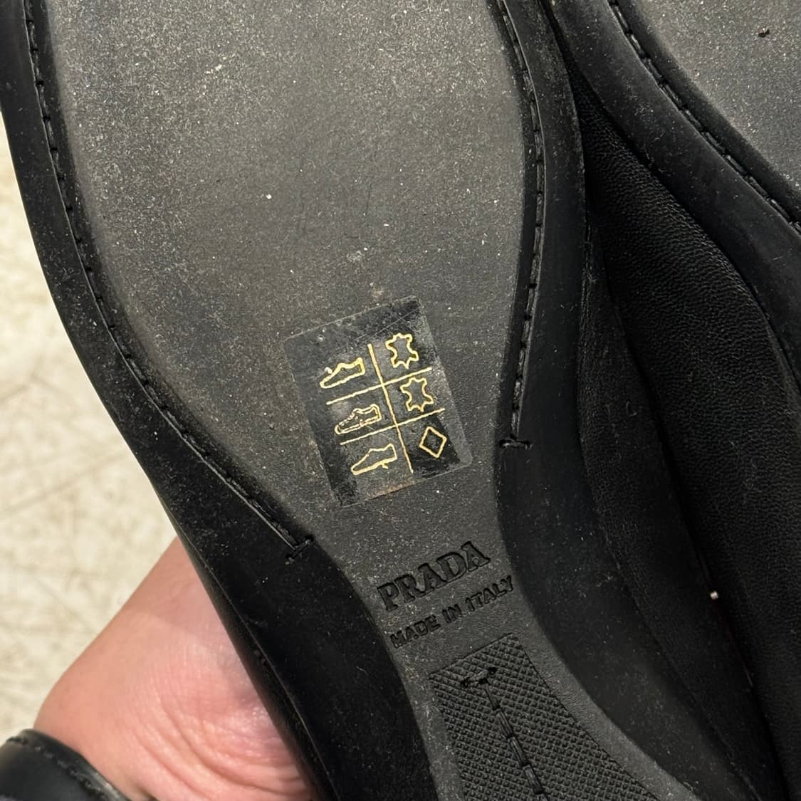 PRADA 프라다 레더 발레리나 플랫슈즈 36 (230) 상품이미지9