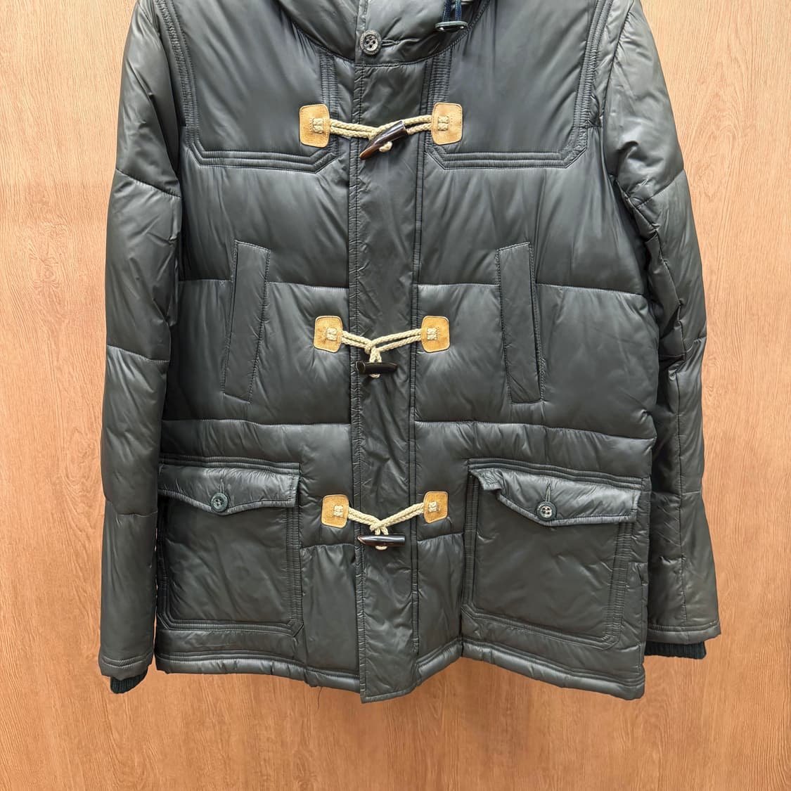 디젤 후드 패딩 자켓 더플 토글 버튼 퀄팅 플랩 포켓 퀄팅 디테일 카키 상품이미지5