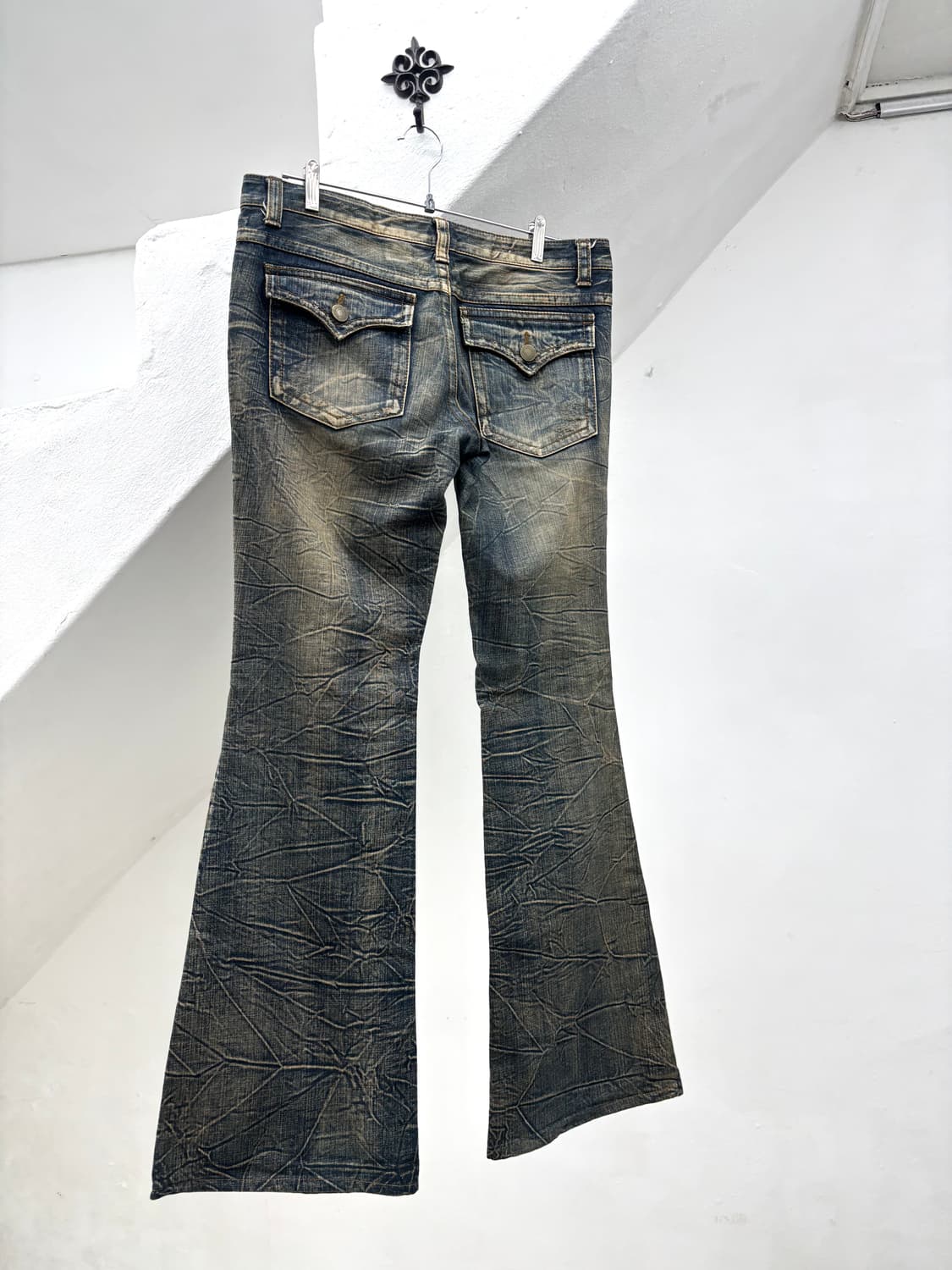 Sand washed scratch flared denim   상품이미지4