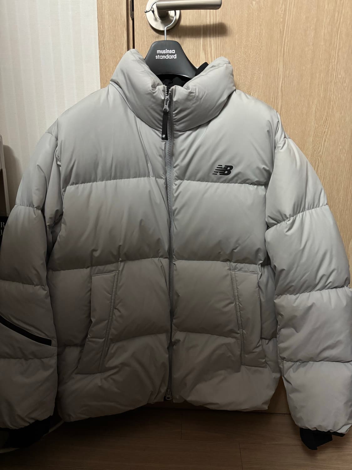 뉴발란스 액티브 숏 구스패딩 다운 L팝니다. 상품이미지1