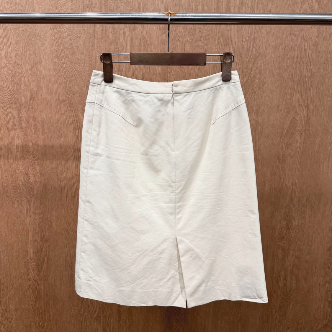 버버리 런던 미디 스커트 사이드 절개 백 슬릿 디테일 A라인 아이보리 상품이미지3