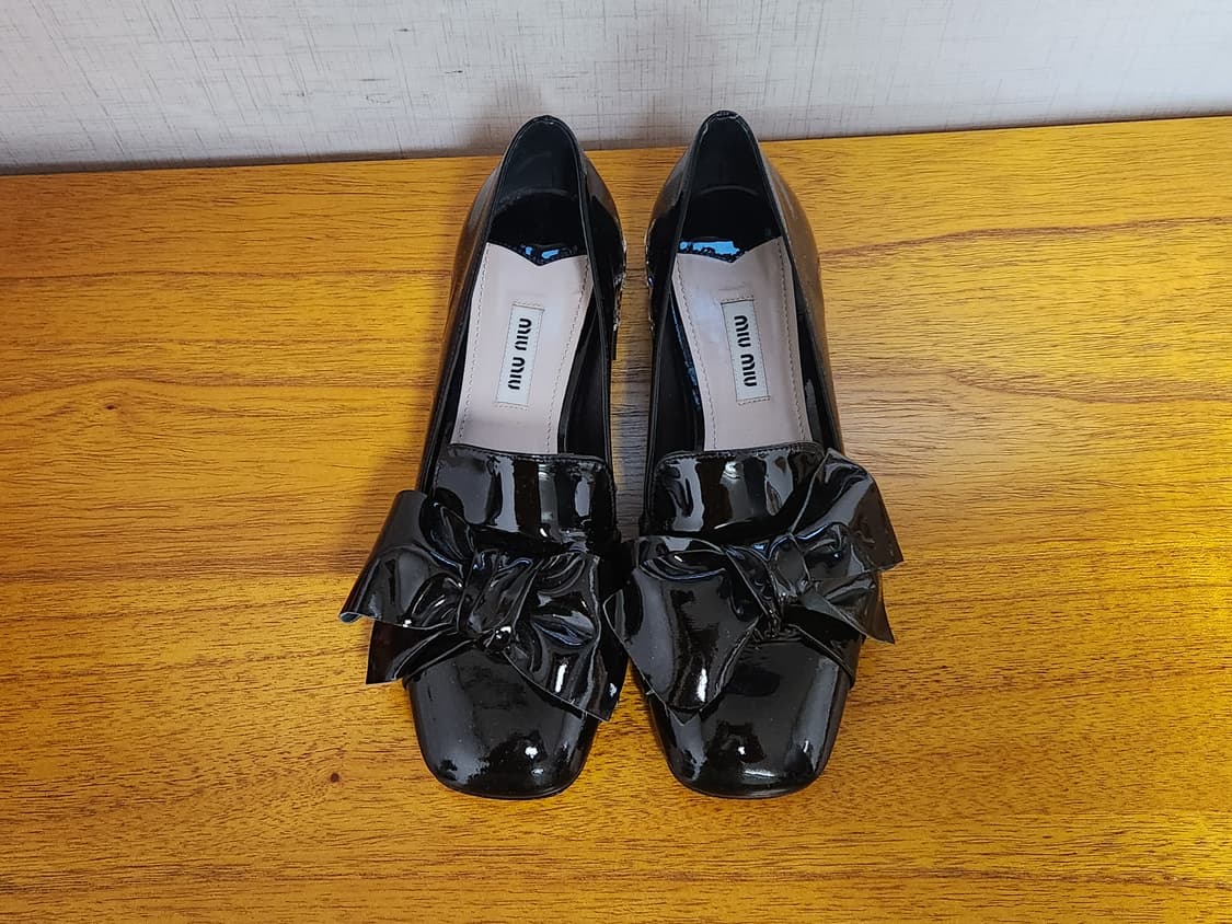 미우미우 리본 크리스탈 페이턴트 로퍼 36 상품이미지2