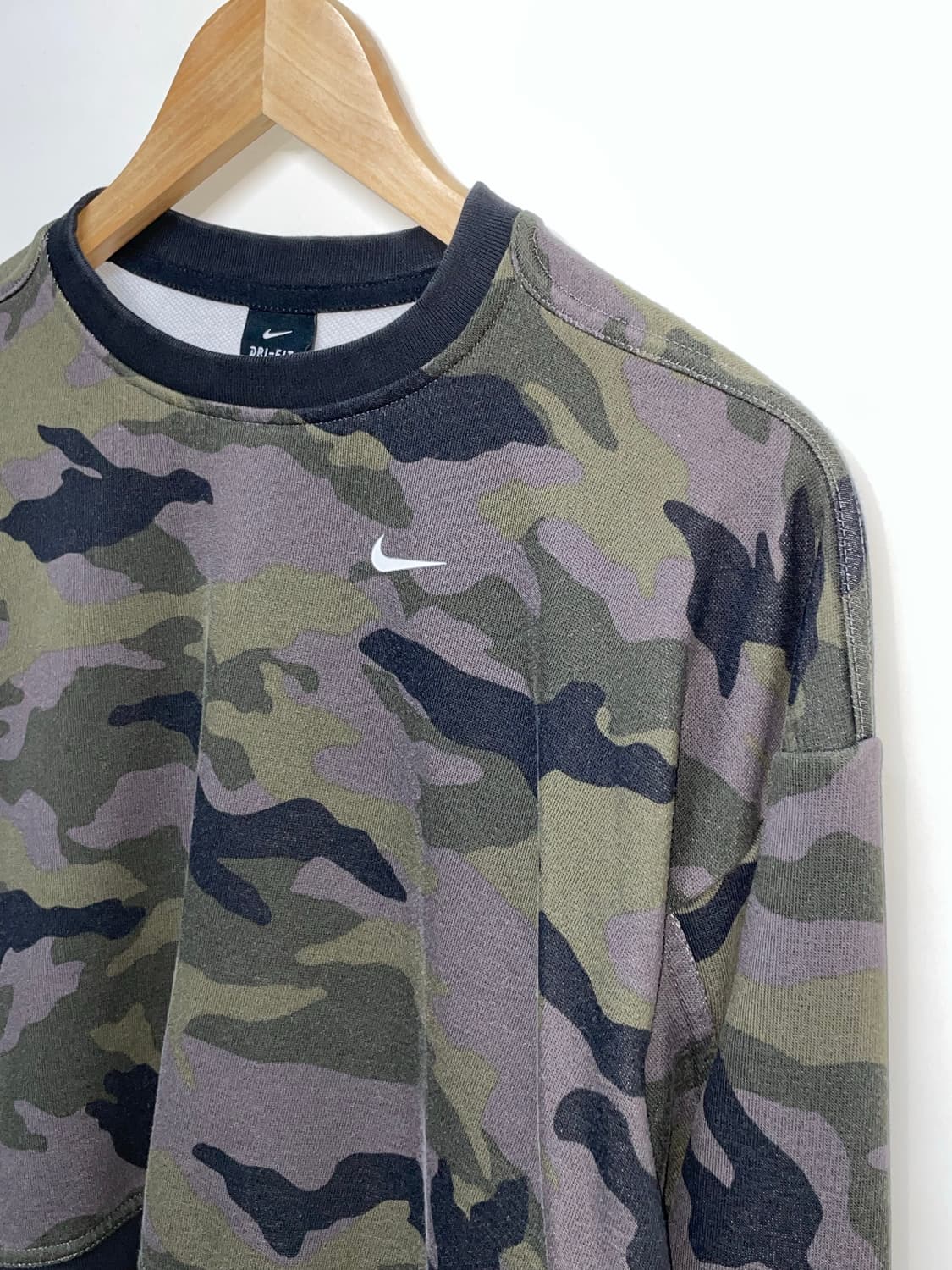 나이키 카모 크롭 맨투맨 상품이미지3