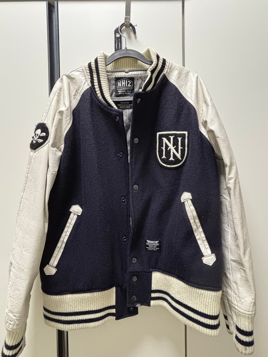 네이버후드 바시티 자켓 상품이미지1