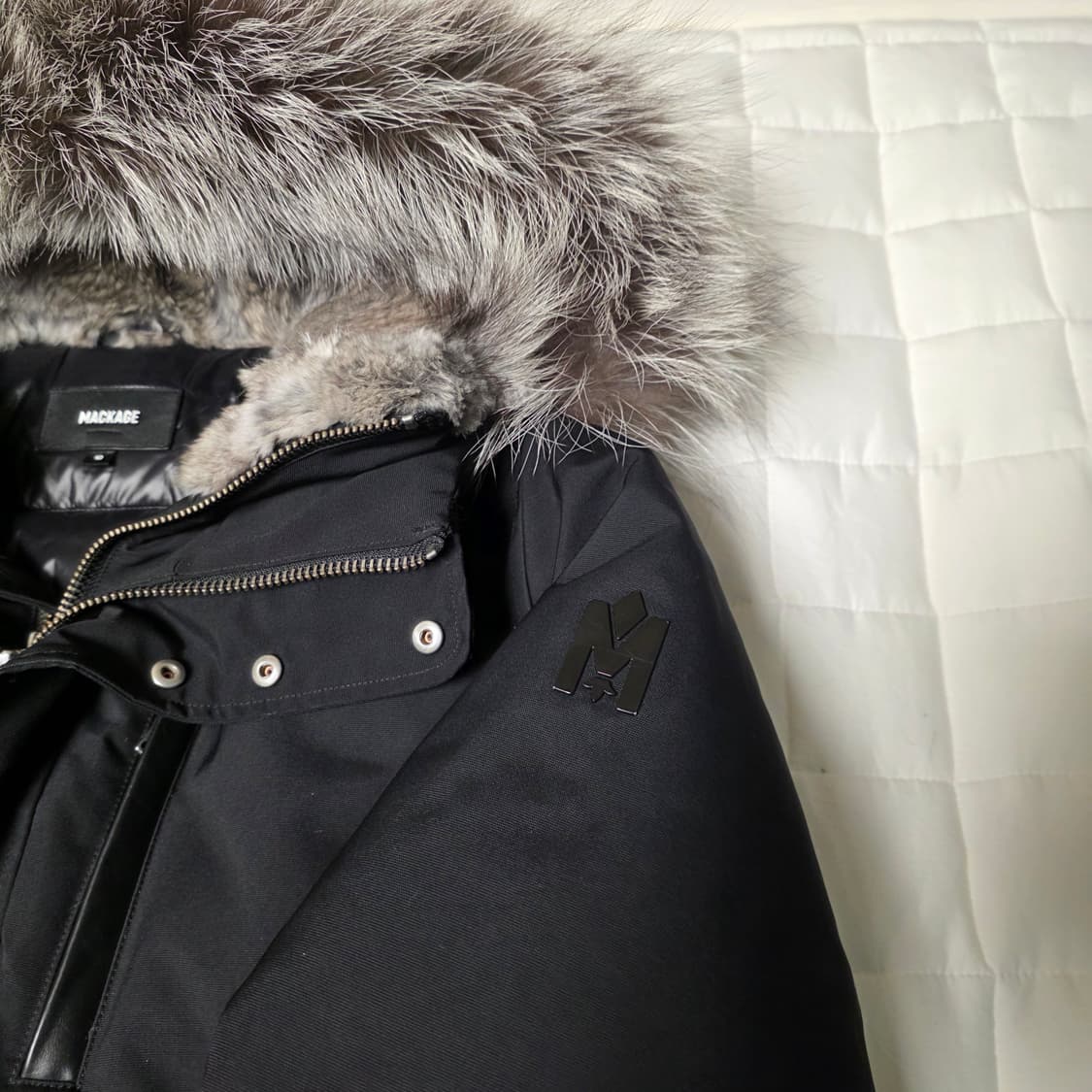 {클로젯}[42][23~24F/w]맥케이지 딕슨 실버퍼 숏 다운 패딩 상품이미지2