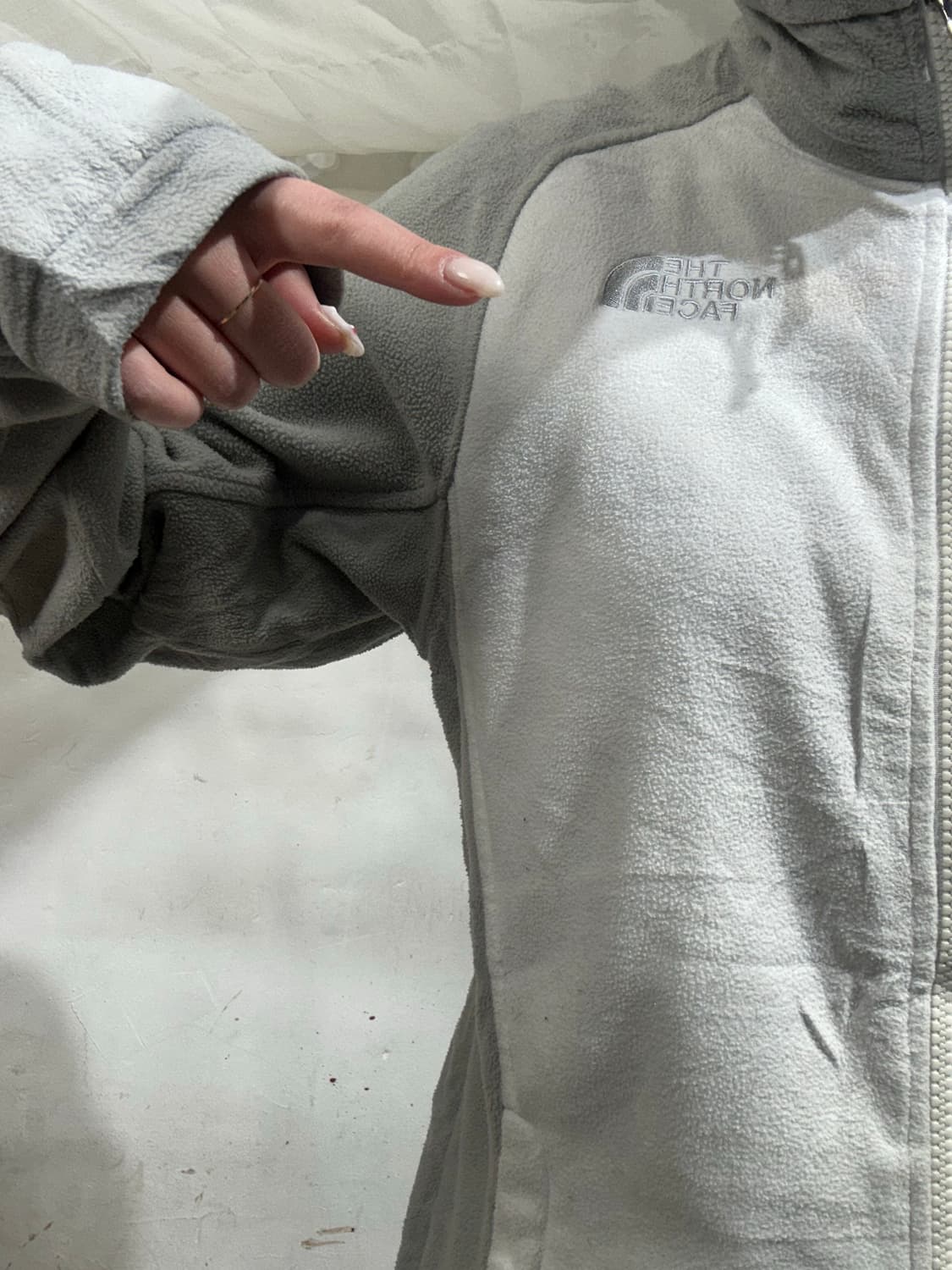 노스페이스 화이트 그레이 후리스 뽀글이 자켓  상품이미지4