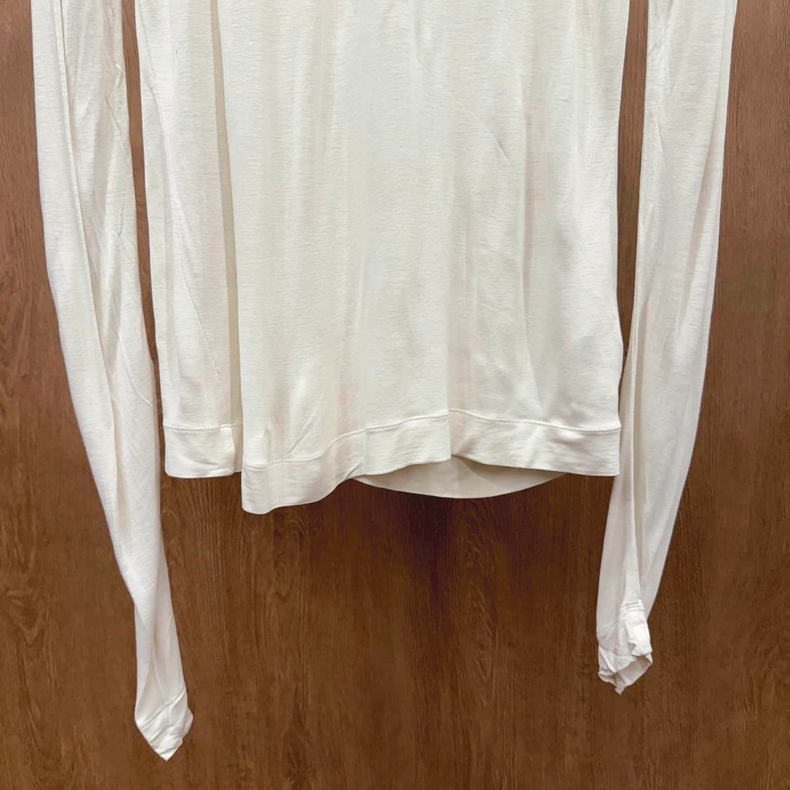 아르마니 익스체인지 레터링 로고 프린팅 긴팔 티셔츠 슬림핏 아이보리 상품이미지5