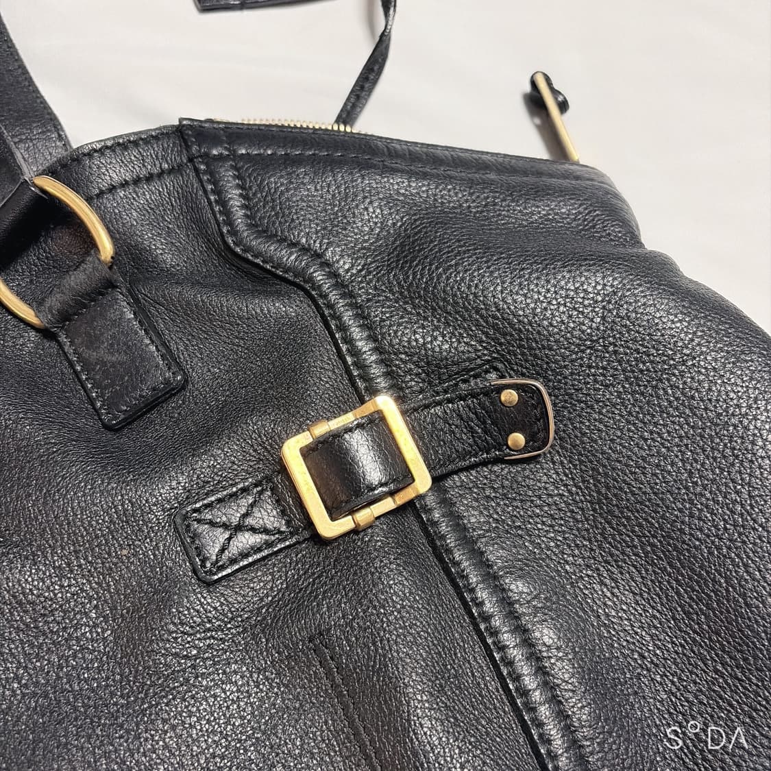 입생로랑 블랙 레더 토트백 상품이미지3