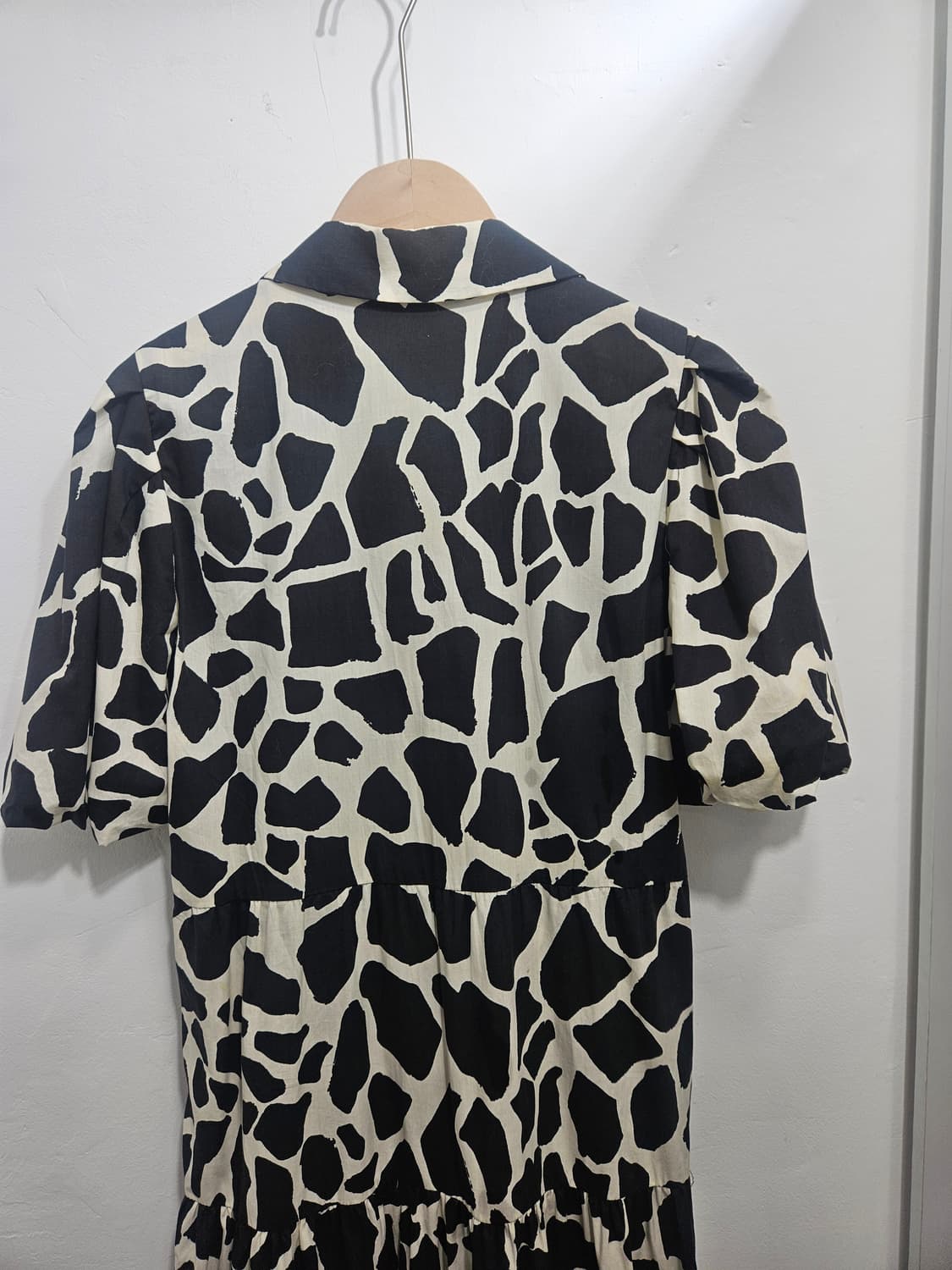 자라(ZARA) 퍼프소매 앞면 단추여밈 롱원피스 상품이미지10