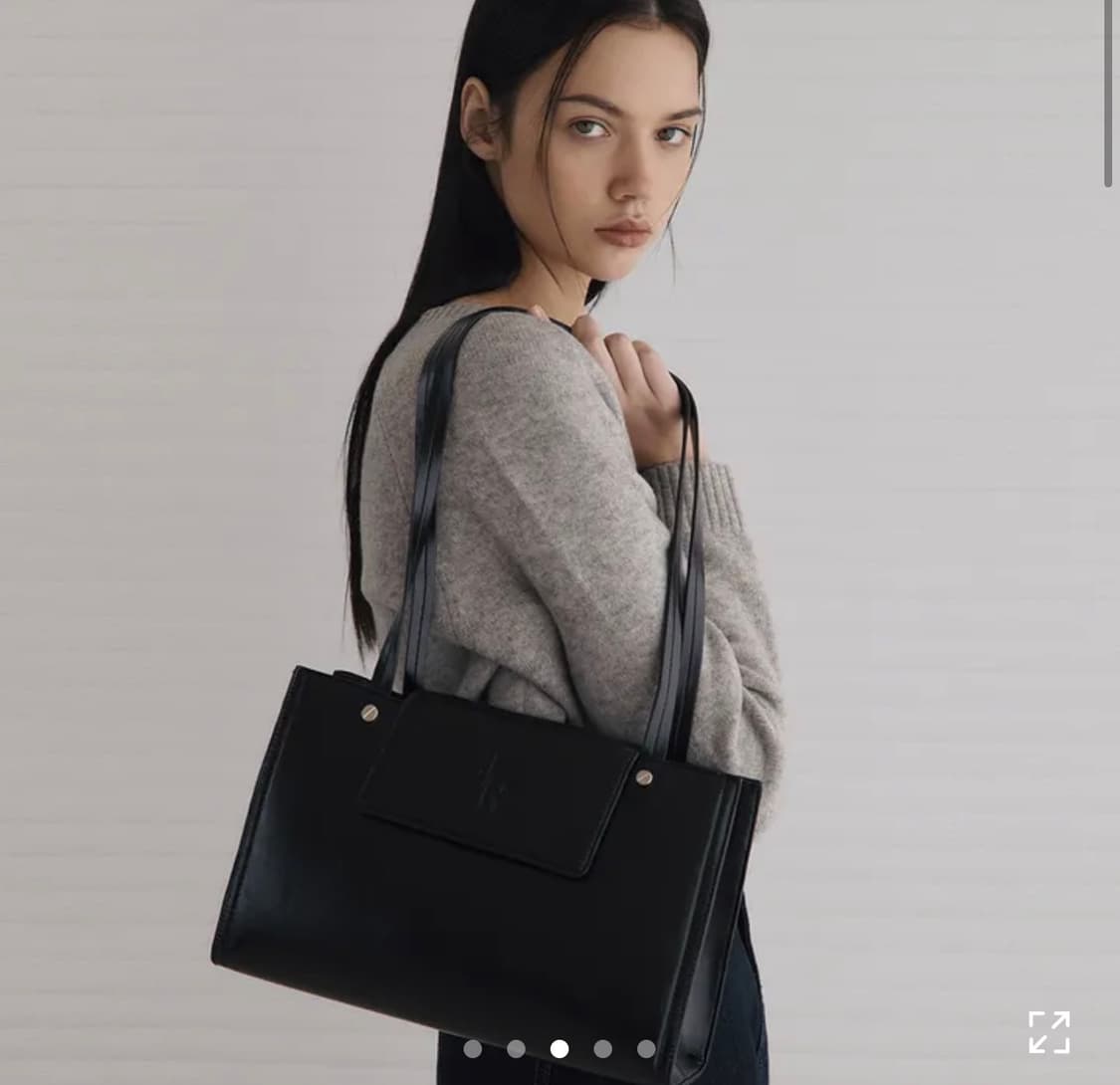 레더리 볼티드 스퀘어 숄더백 상품이미지1