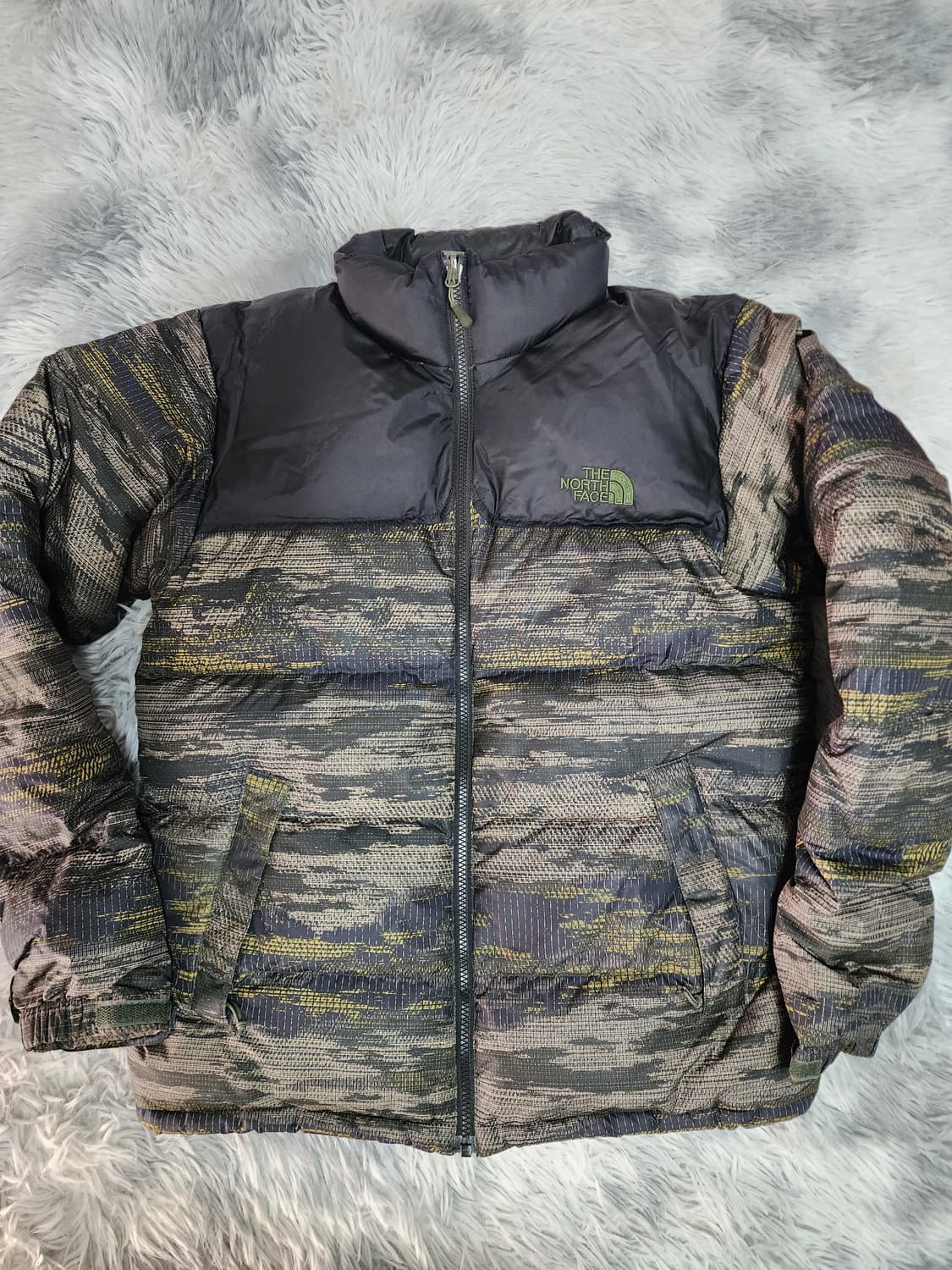 노스페이스 눕시 구스 패딩 블랙 타이거 카모 상품이미지1