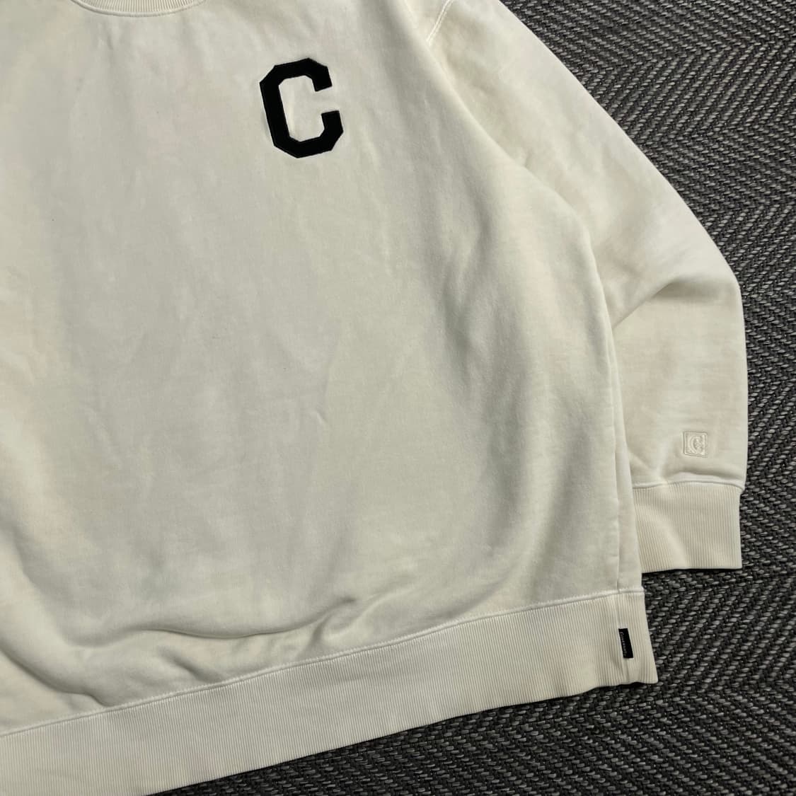 커버낫 C로고 박시핏 크림 맨투맨 y 3870 상품이미지3