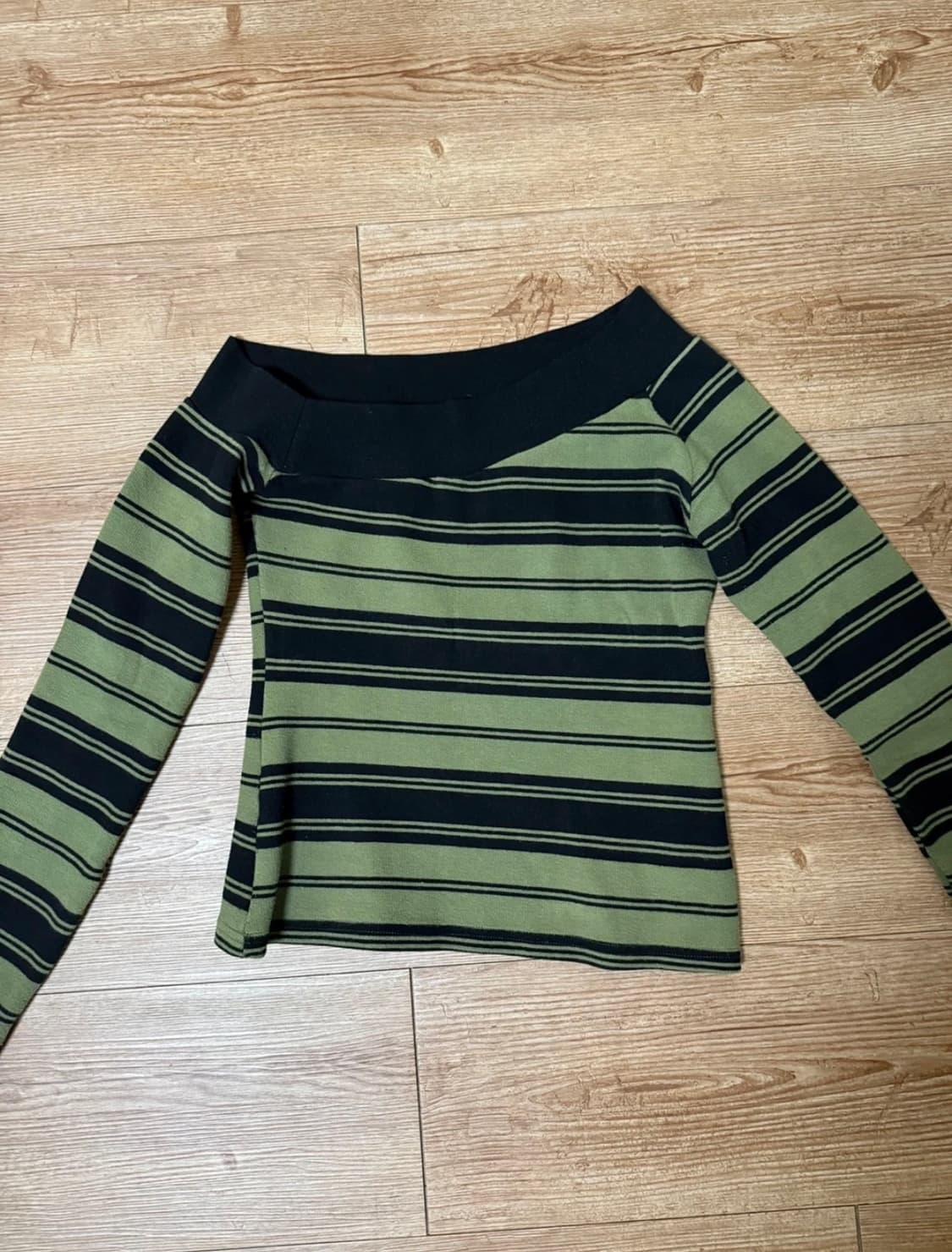 밀로 원숄더 스트라이프 티셔츠 상품이미지3