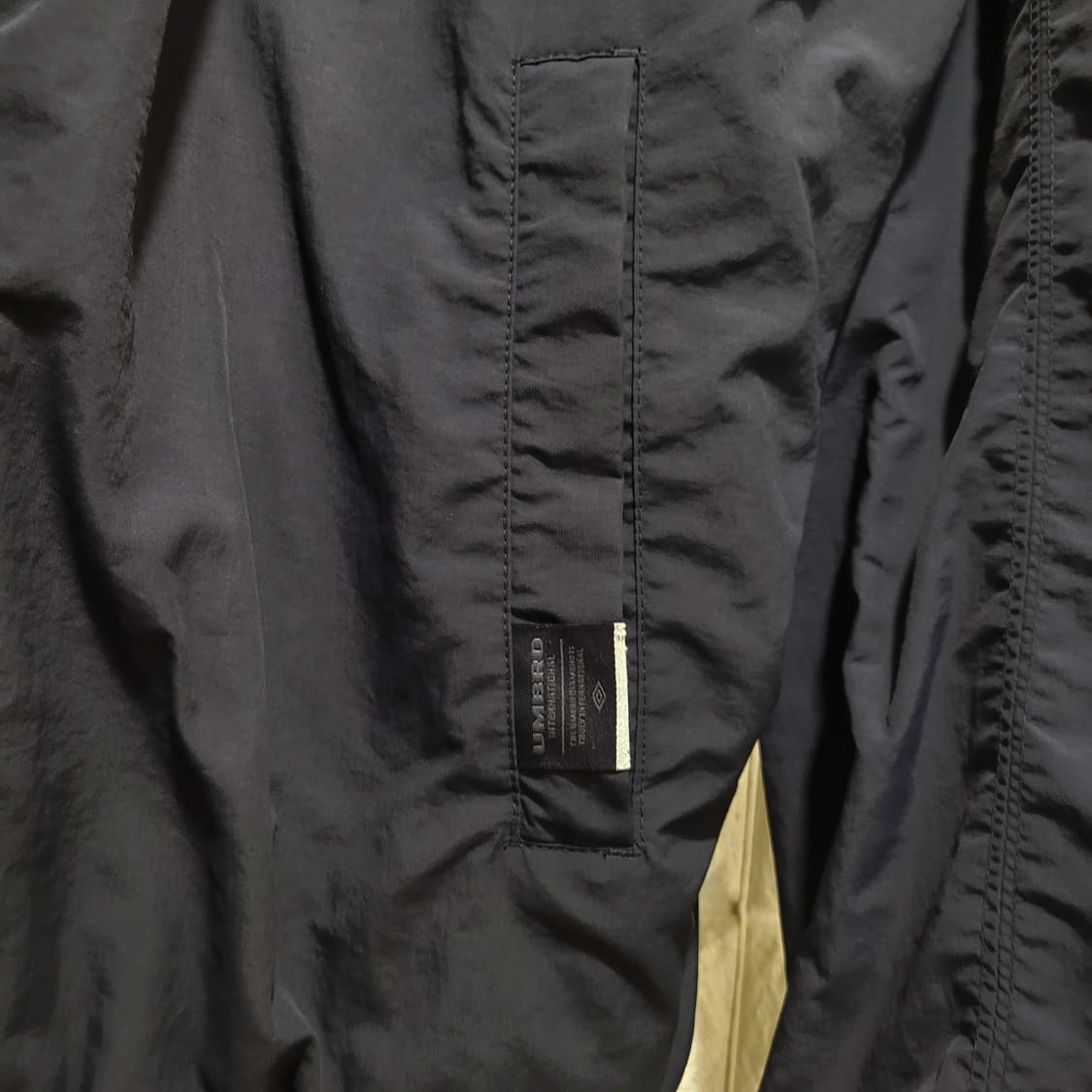 엄브로 백로고 바람막이 105 상품이미지4