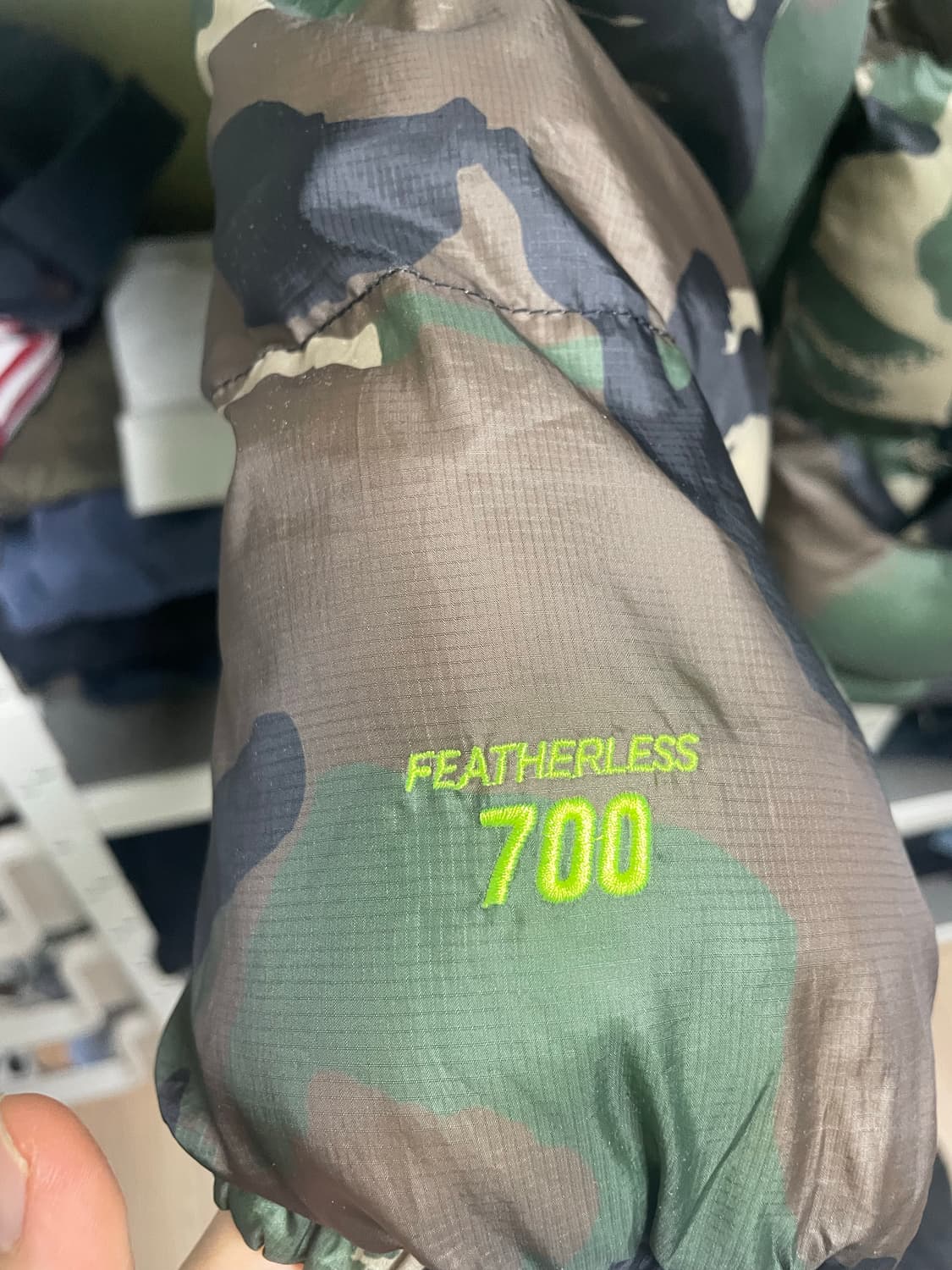 뉴에라 카모 리버시블 패딩 700 105사이즈 상품이미지3