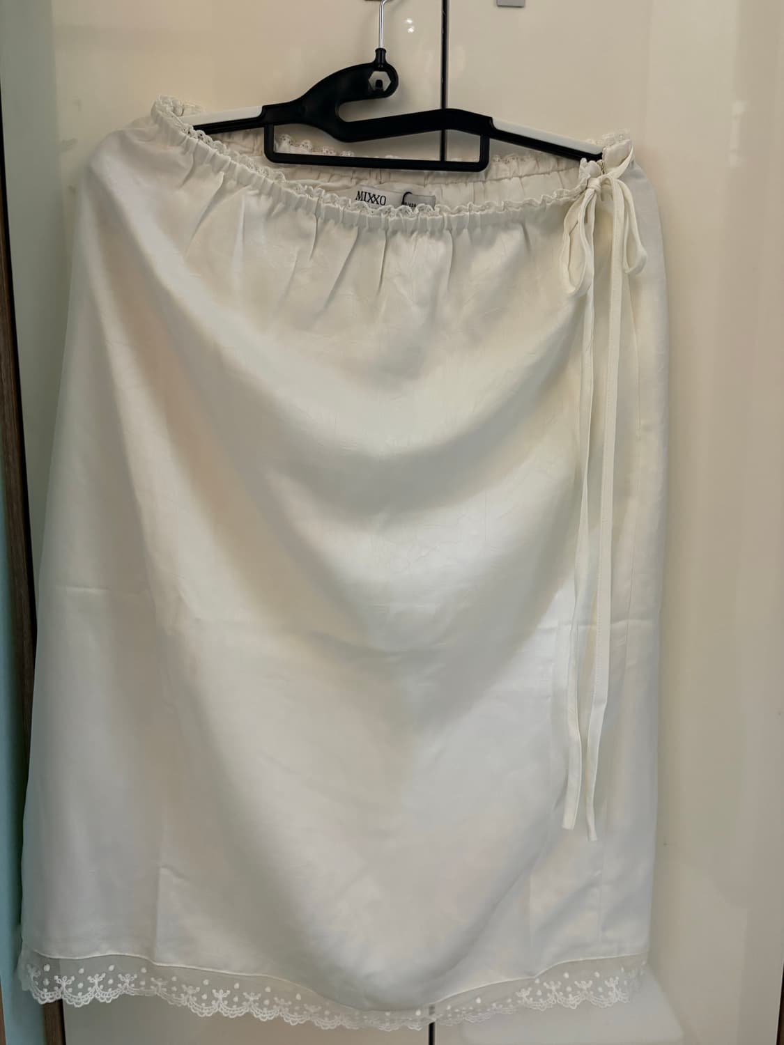 미쏘 샤틴 미디 스커트 크림xs 새상품 상품이미지2